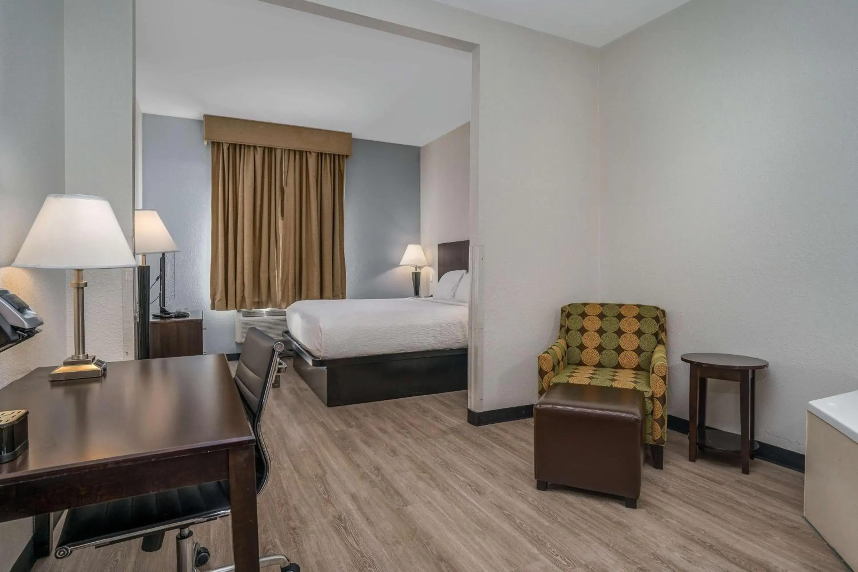 Bedroom, Bed in Best Western Plus Swansboro Emerald Isle Bedroom, Bed in Best Western Plus Swansboro Emerald Isle