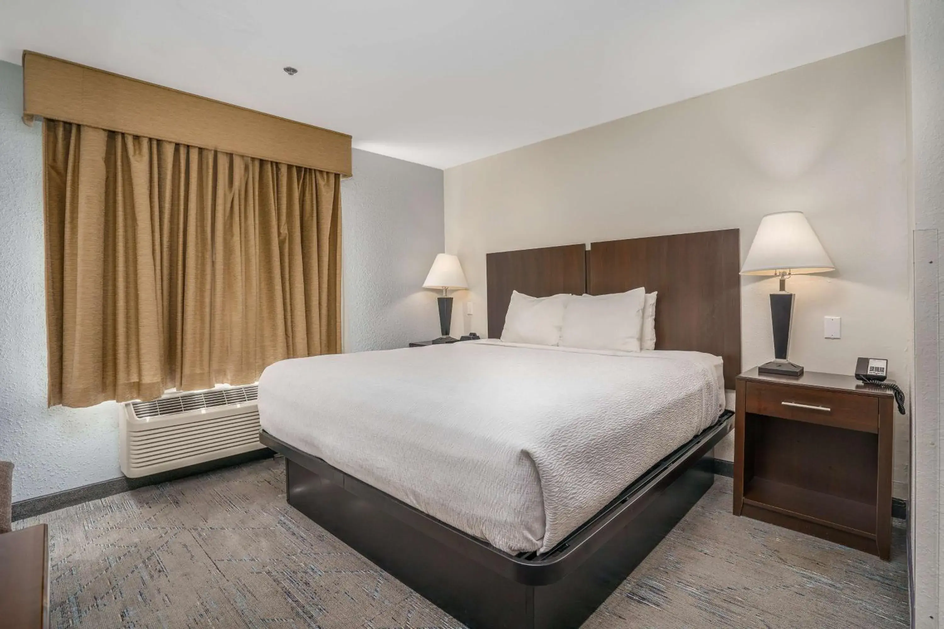 Bedroom, Bed in Best Western Plus Swansboro Emerald Isle Bedroom, Bed in Best Western Plus Swansboro Emerald Isle