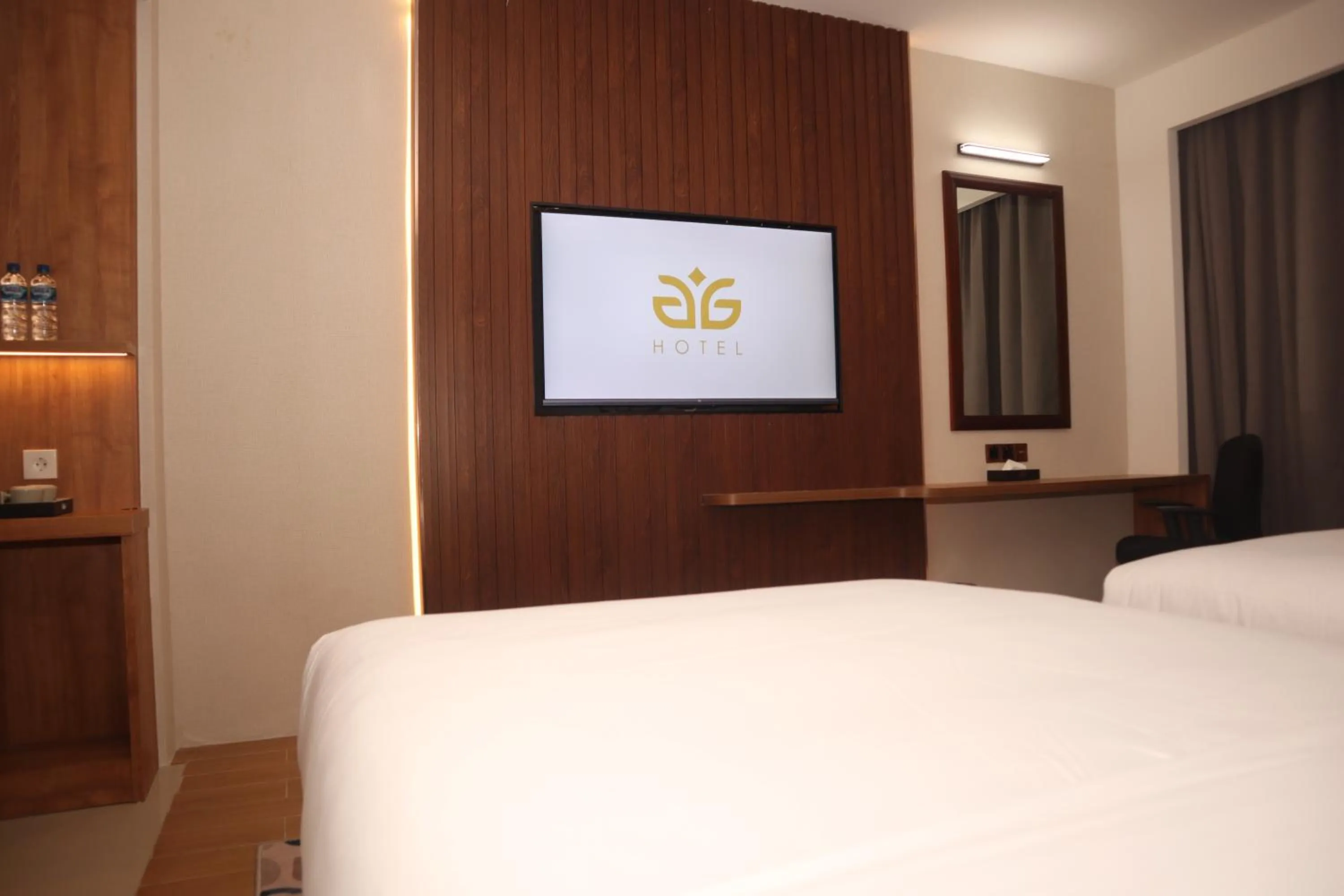 Bed in Aglow Hotel Harbor Bay Batam