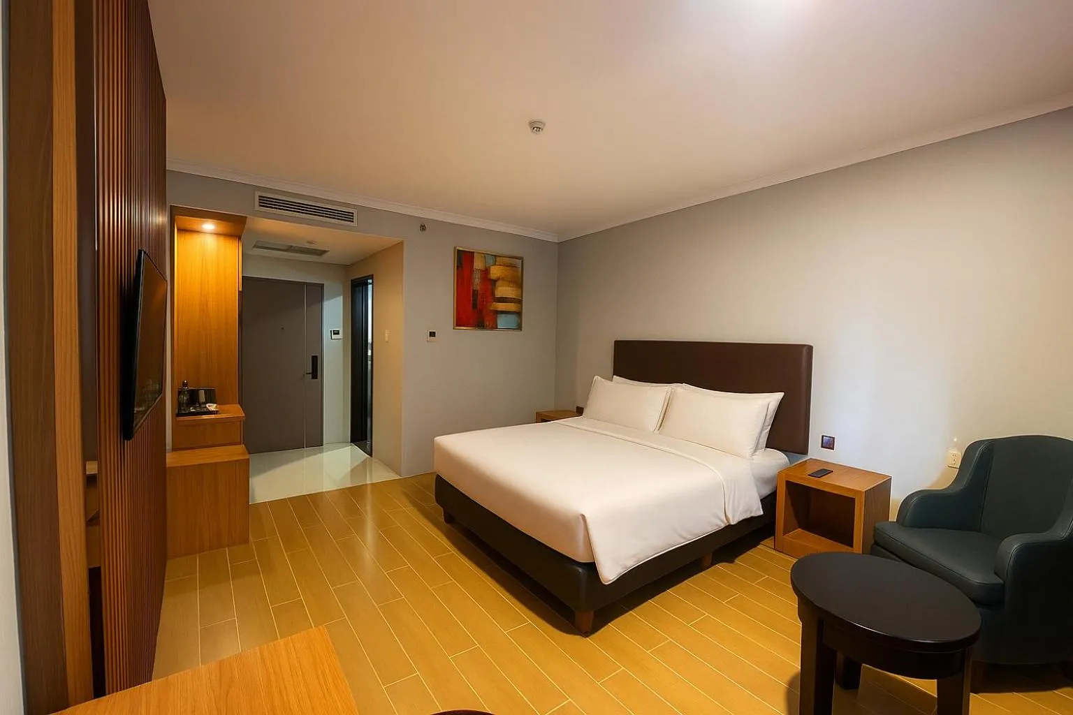 Bed in Aglow Hotel Harbor Bay Batam