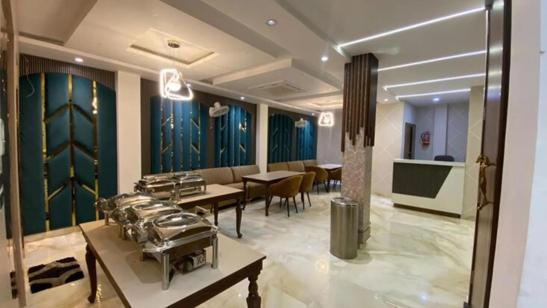 Restaurant/places to eat in The Posh Hotel