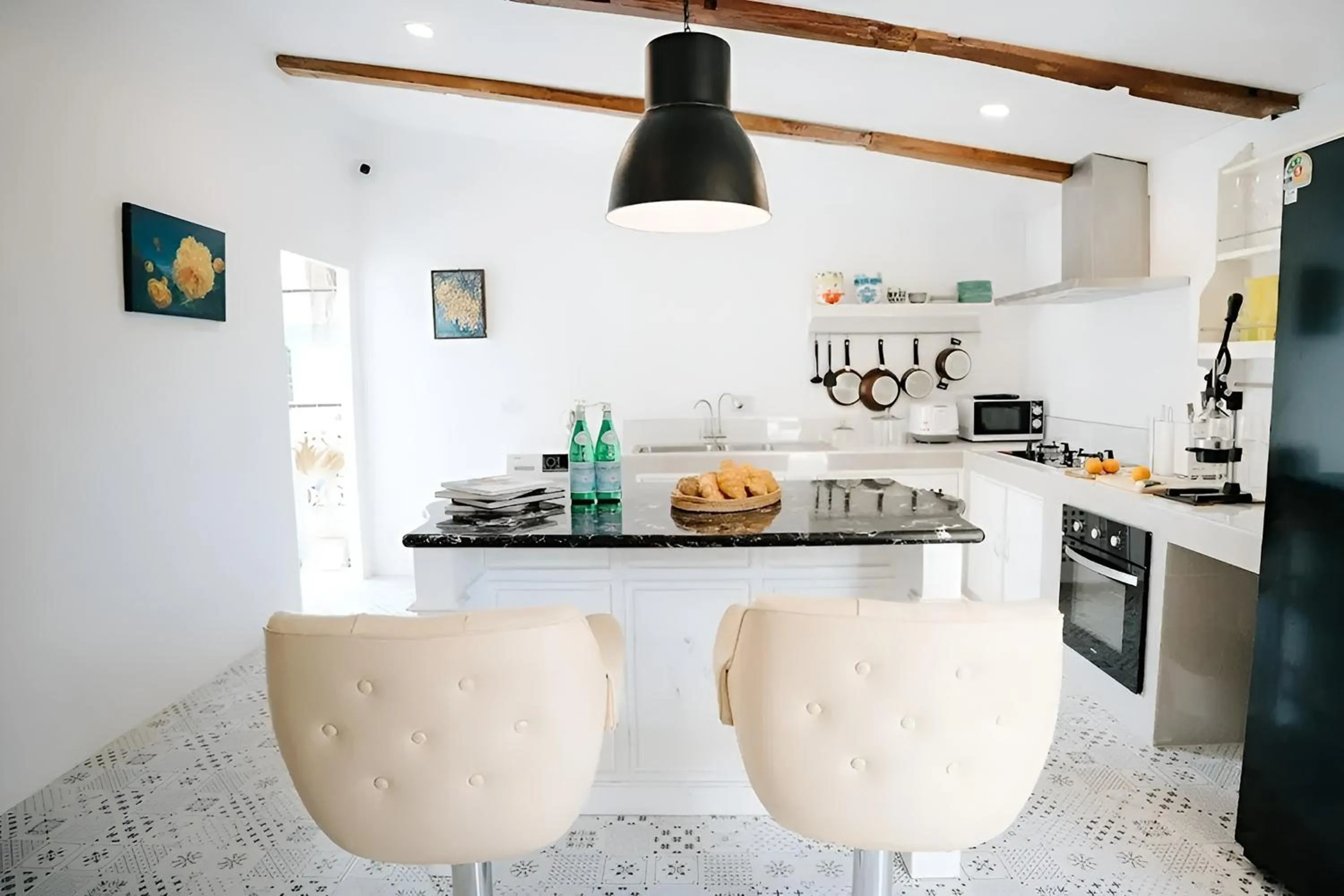 Kitchen or kitchenette in Villa Cavallo Chiangrai