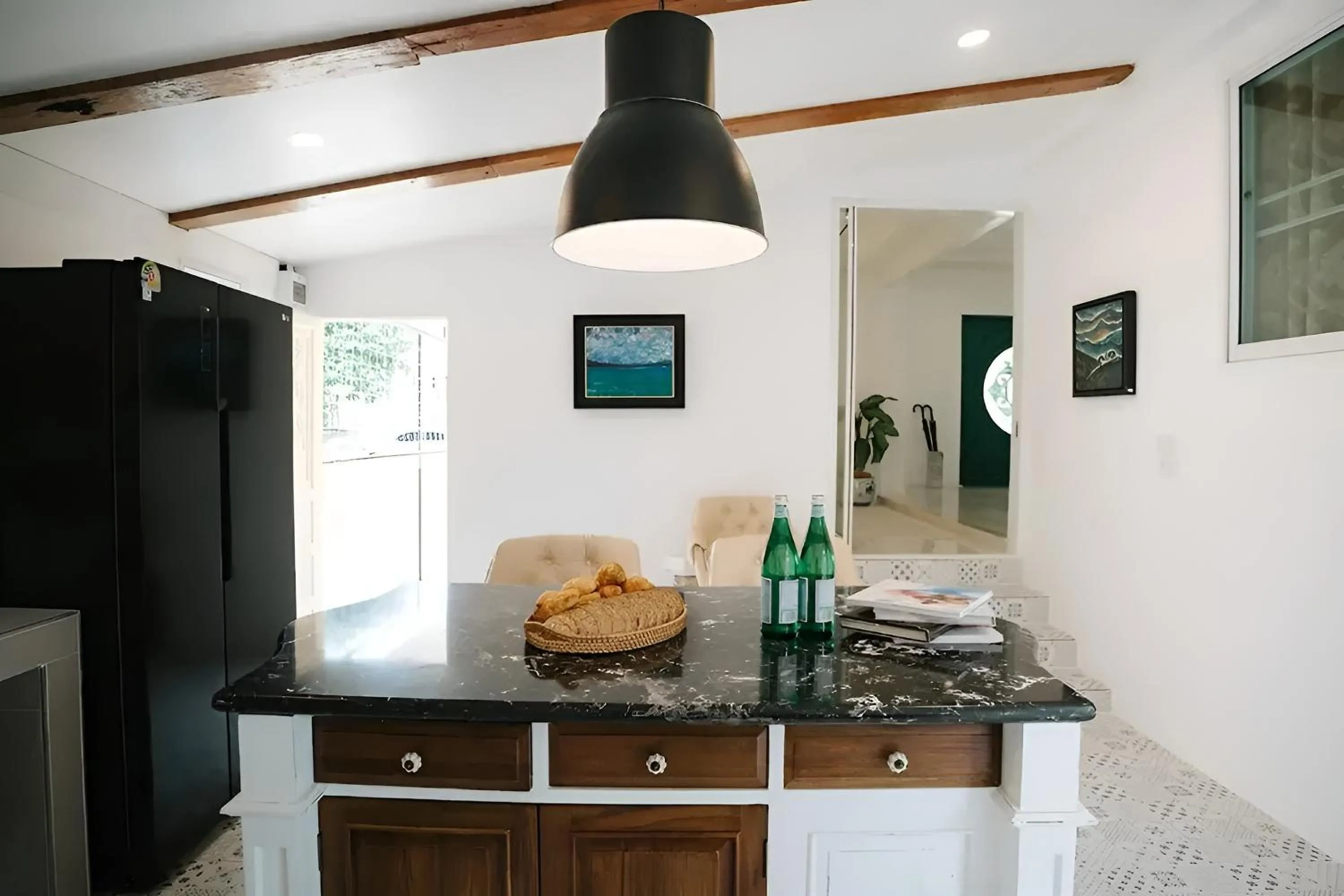 Kitchen or kitchenette in Villa Cavallo Chiangrai