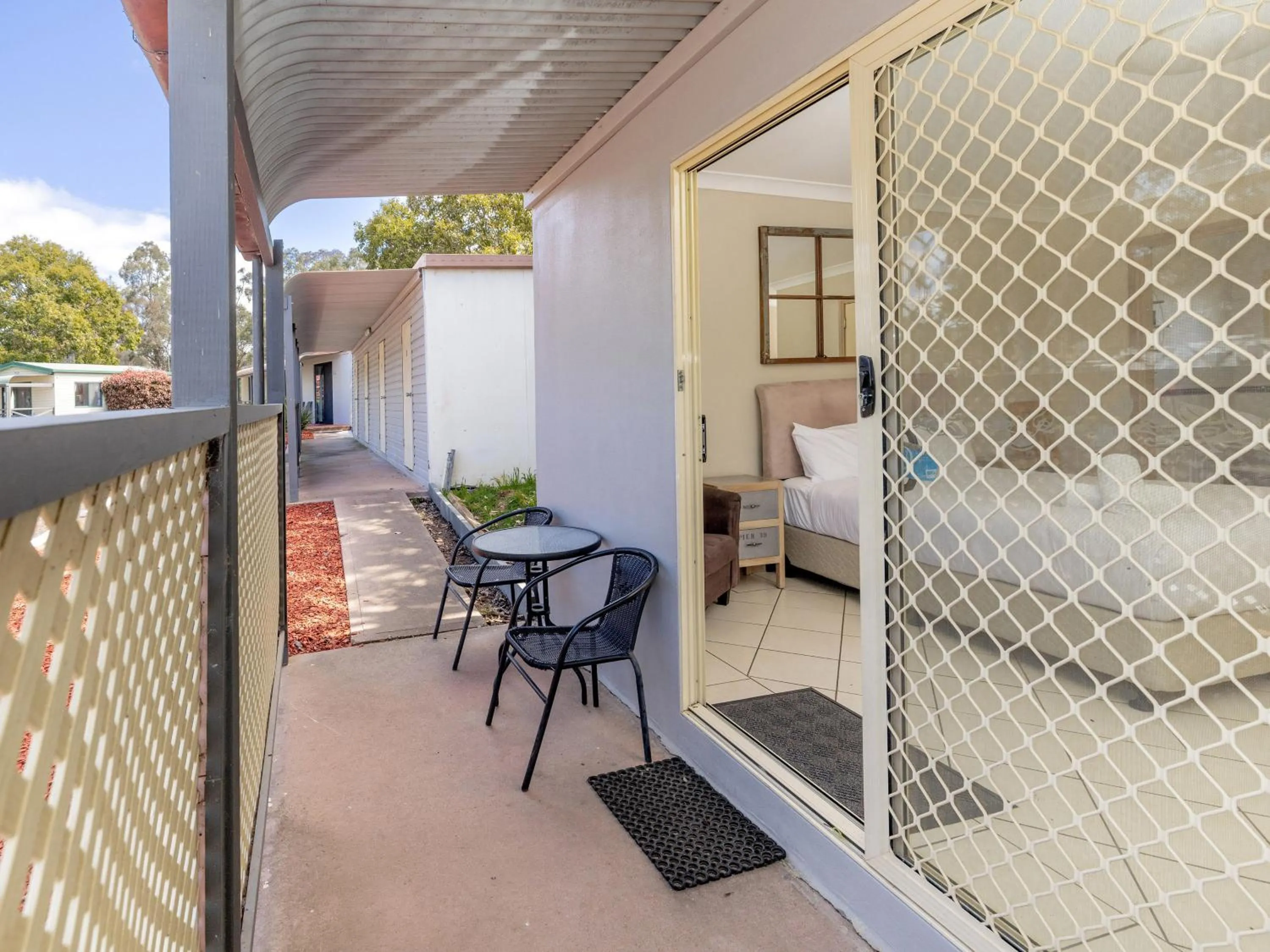 Balcony/Terrace, Bed in BIG4 Mudgee Holiday Park