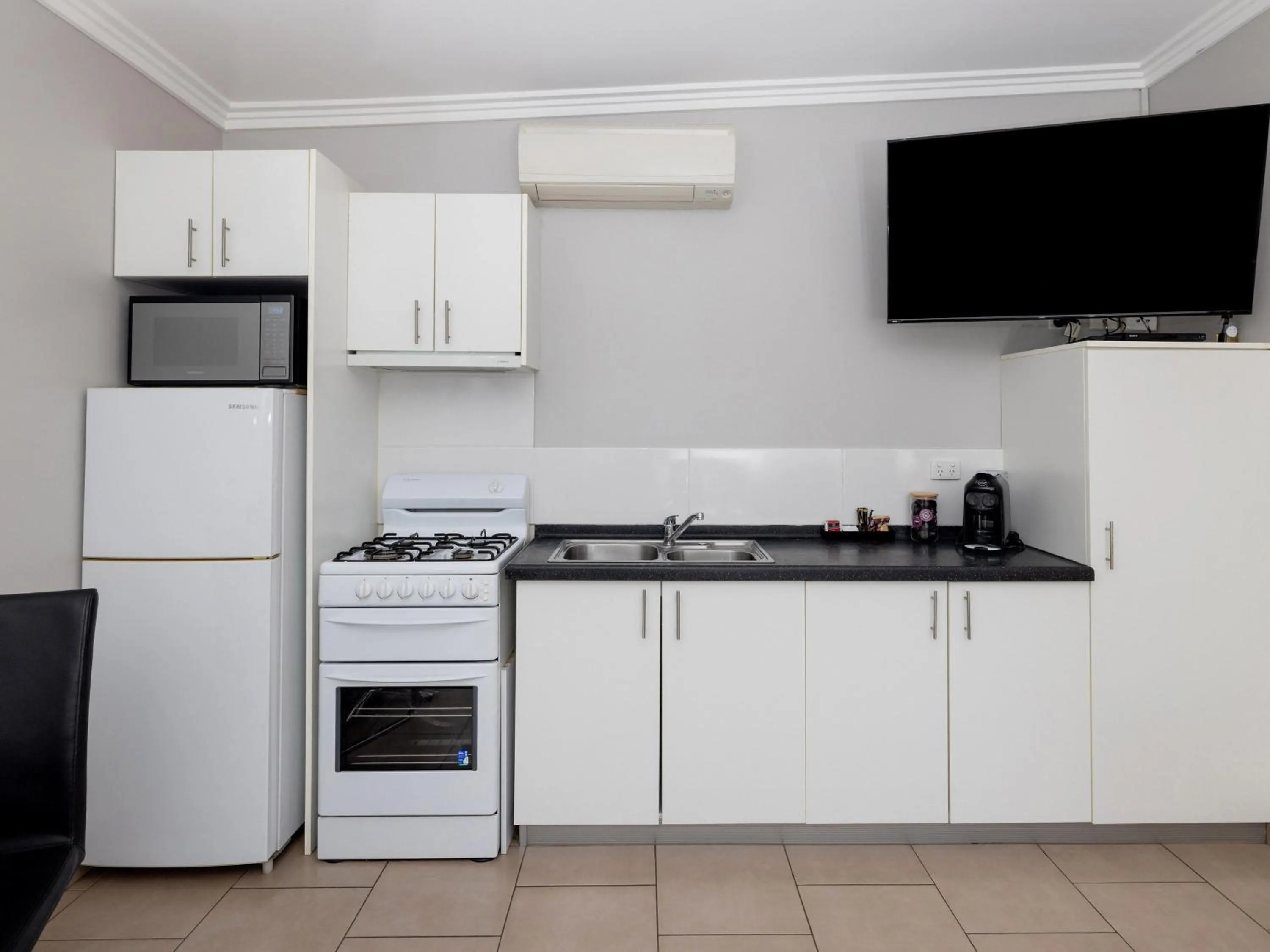 Kitchen or kitchenette in BIG4 Mudgee Holiday Park
