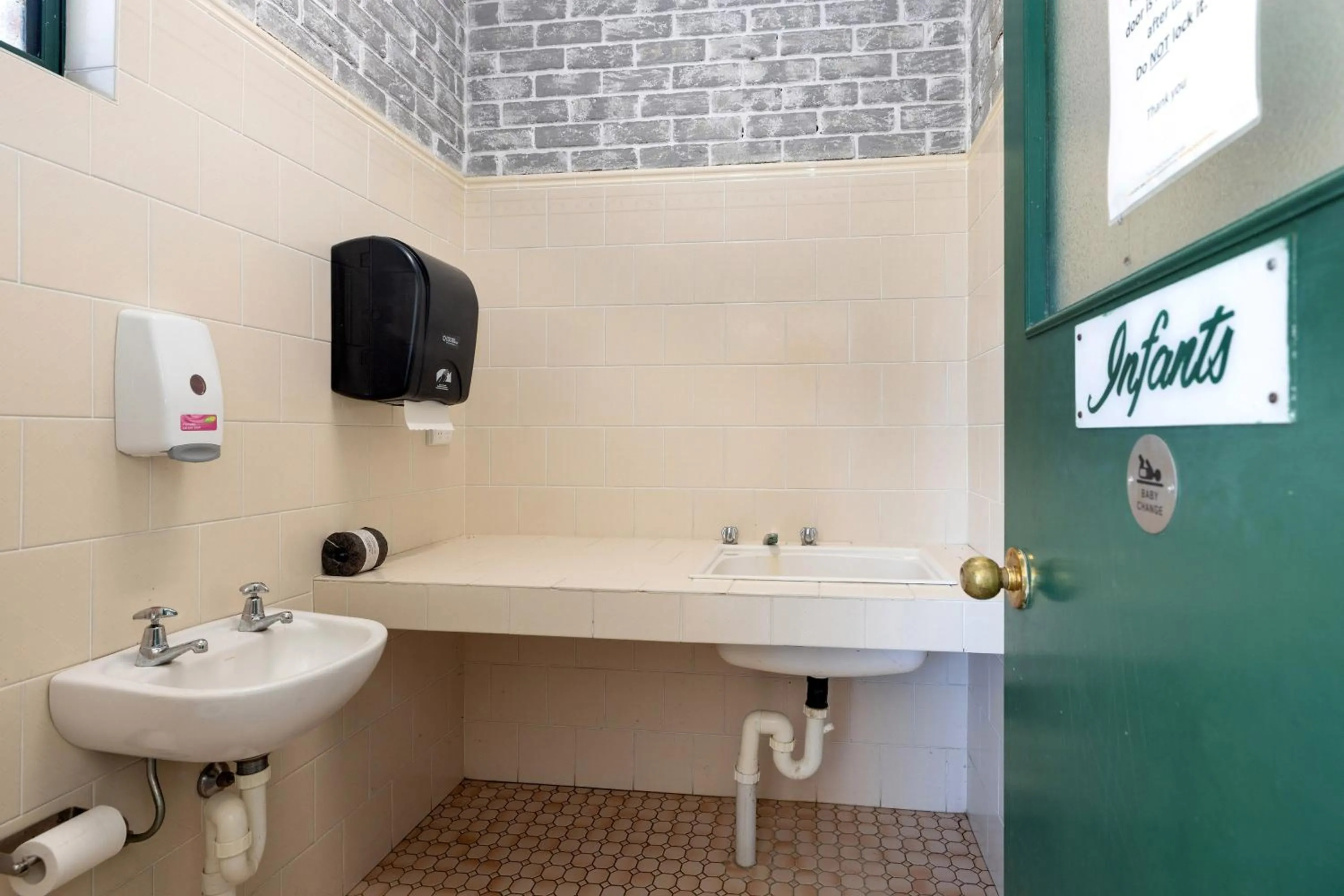 Bathroom in BIG4 Mudgee Holiday Park