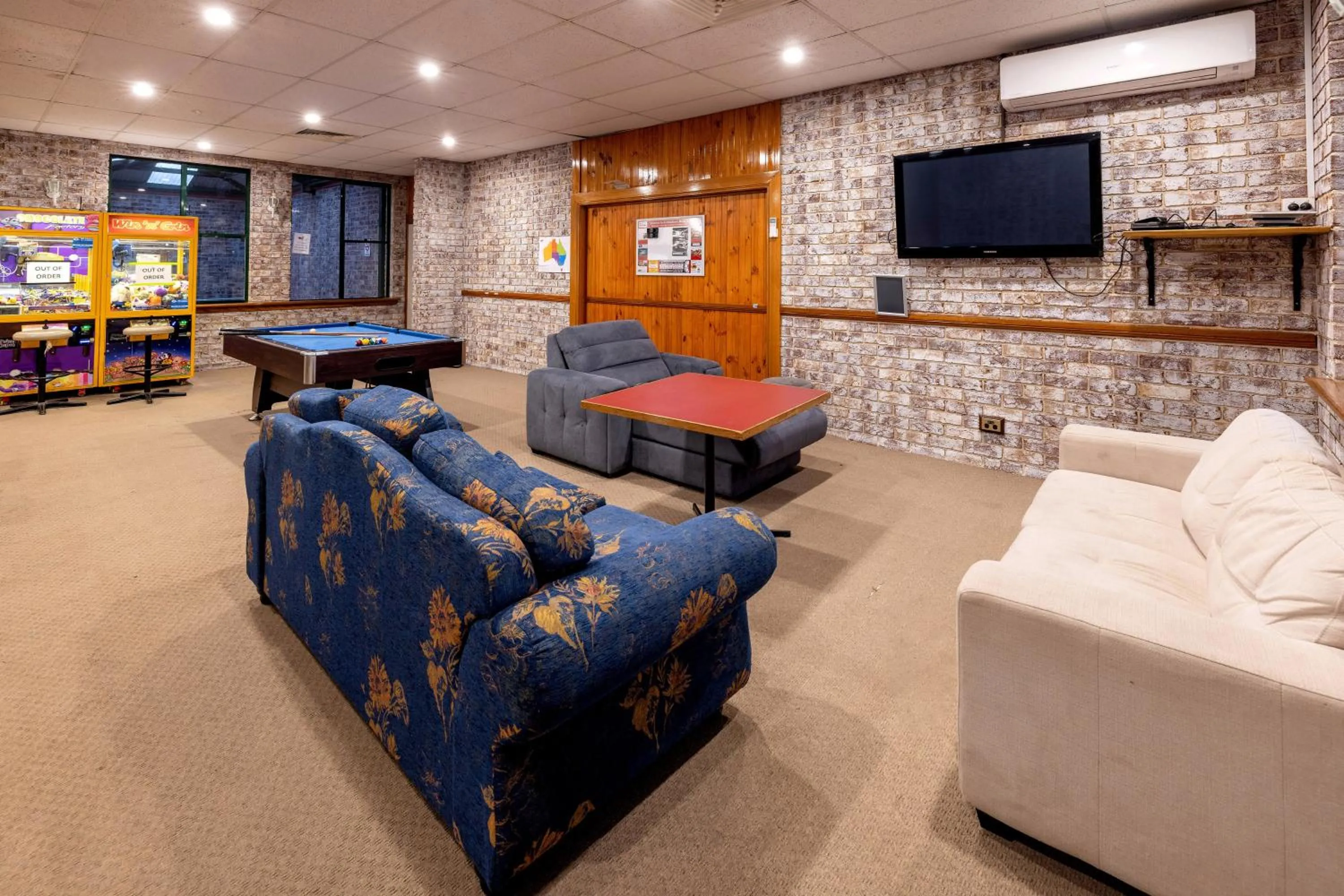 Communal lounge/ TV room in BIG4 Mudgee Holiday Park