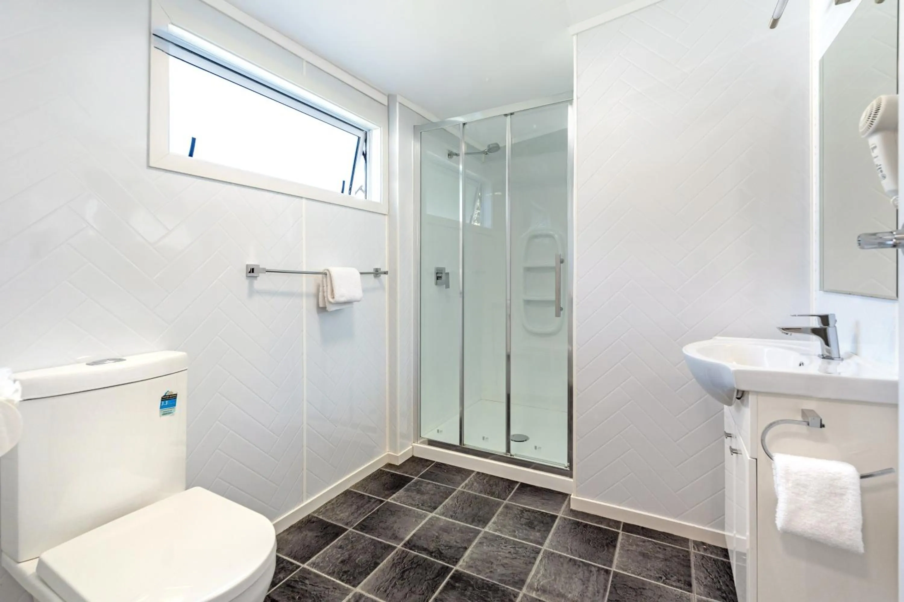 Bathroom in Travellers Inn Motel