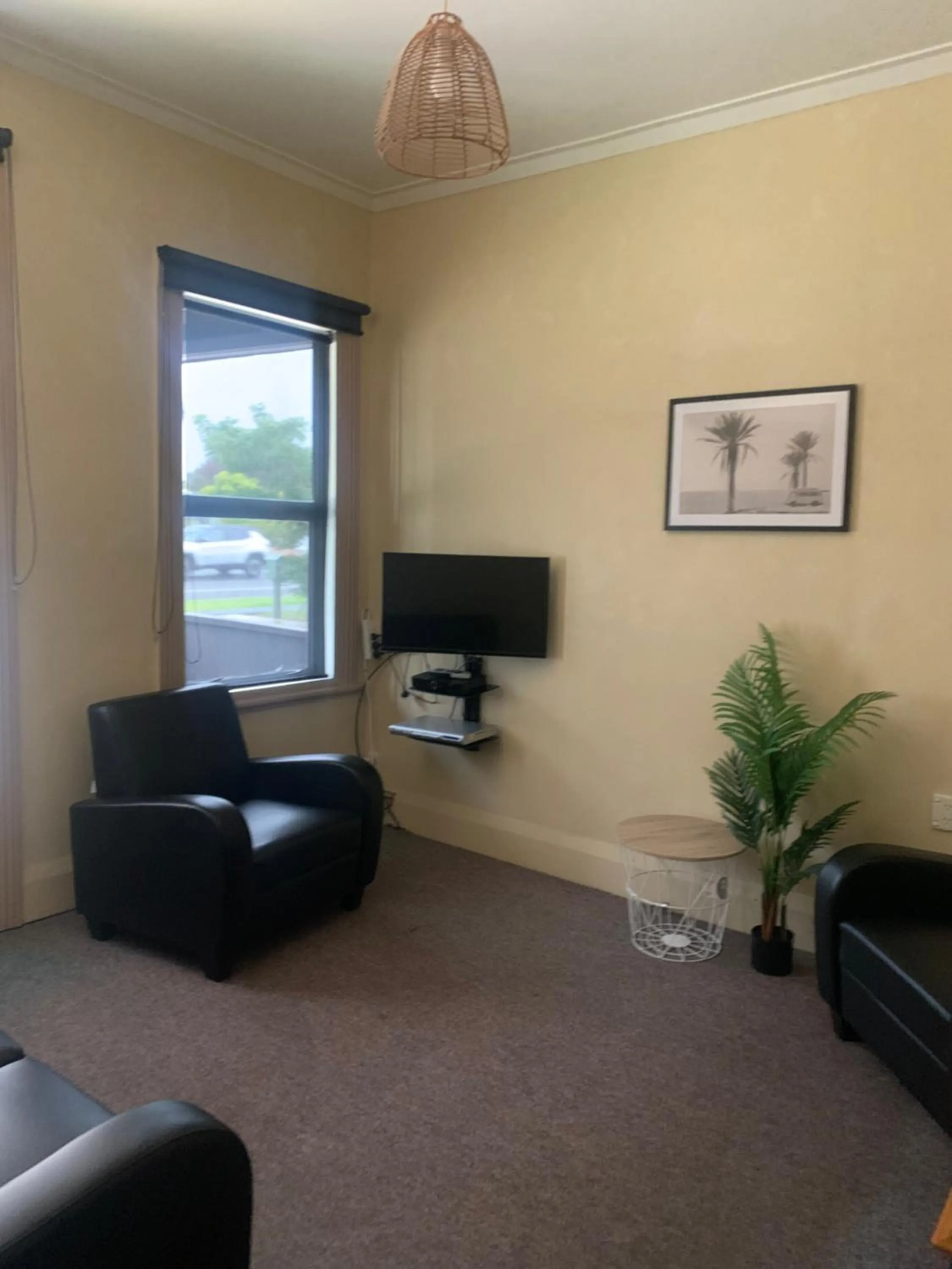 TV and multimedia in Travellers Inn Motel