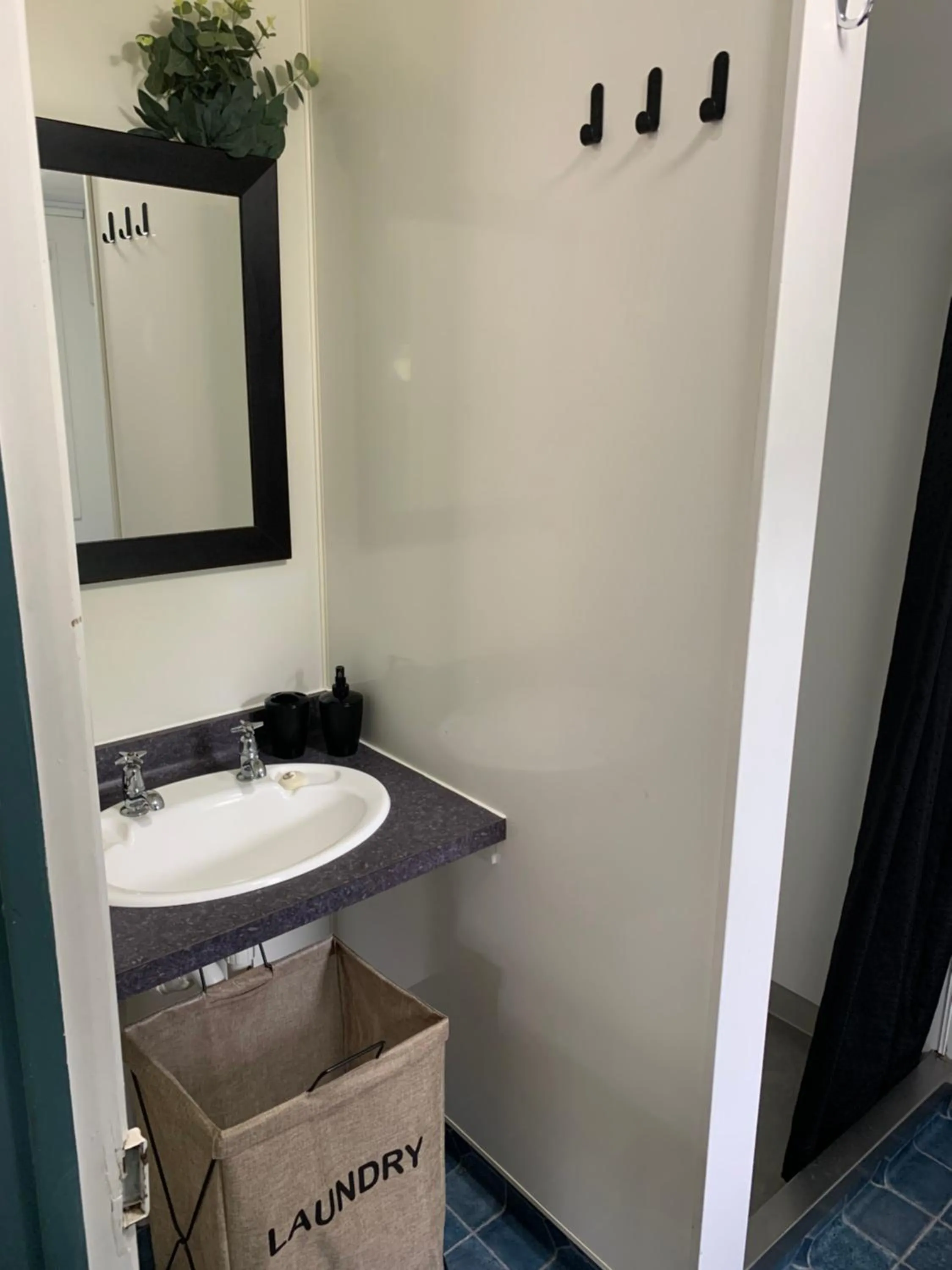 Bathroom in Travellers Inn Motel