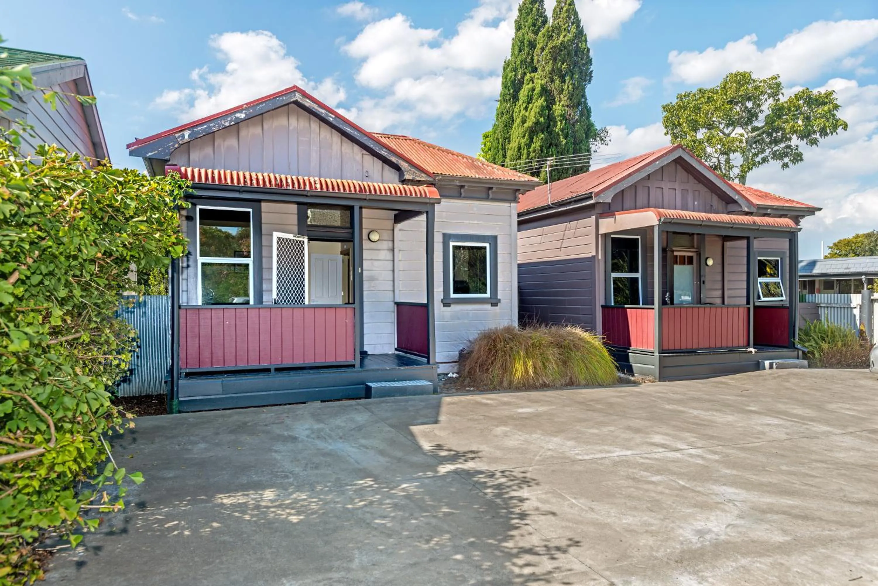 Property building in Travellers Inn Motel