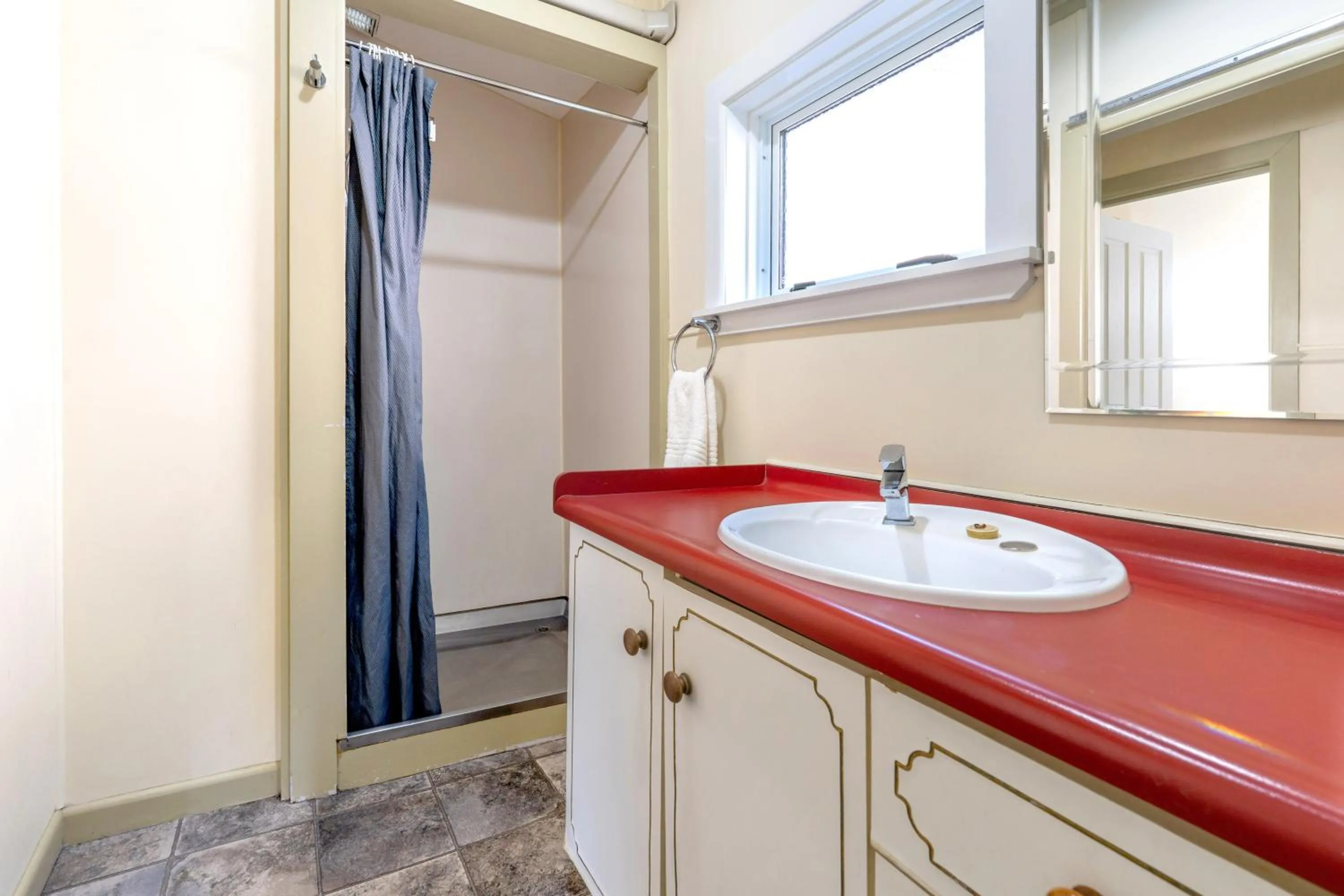 Bathroom in Travellers Inn Motel