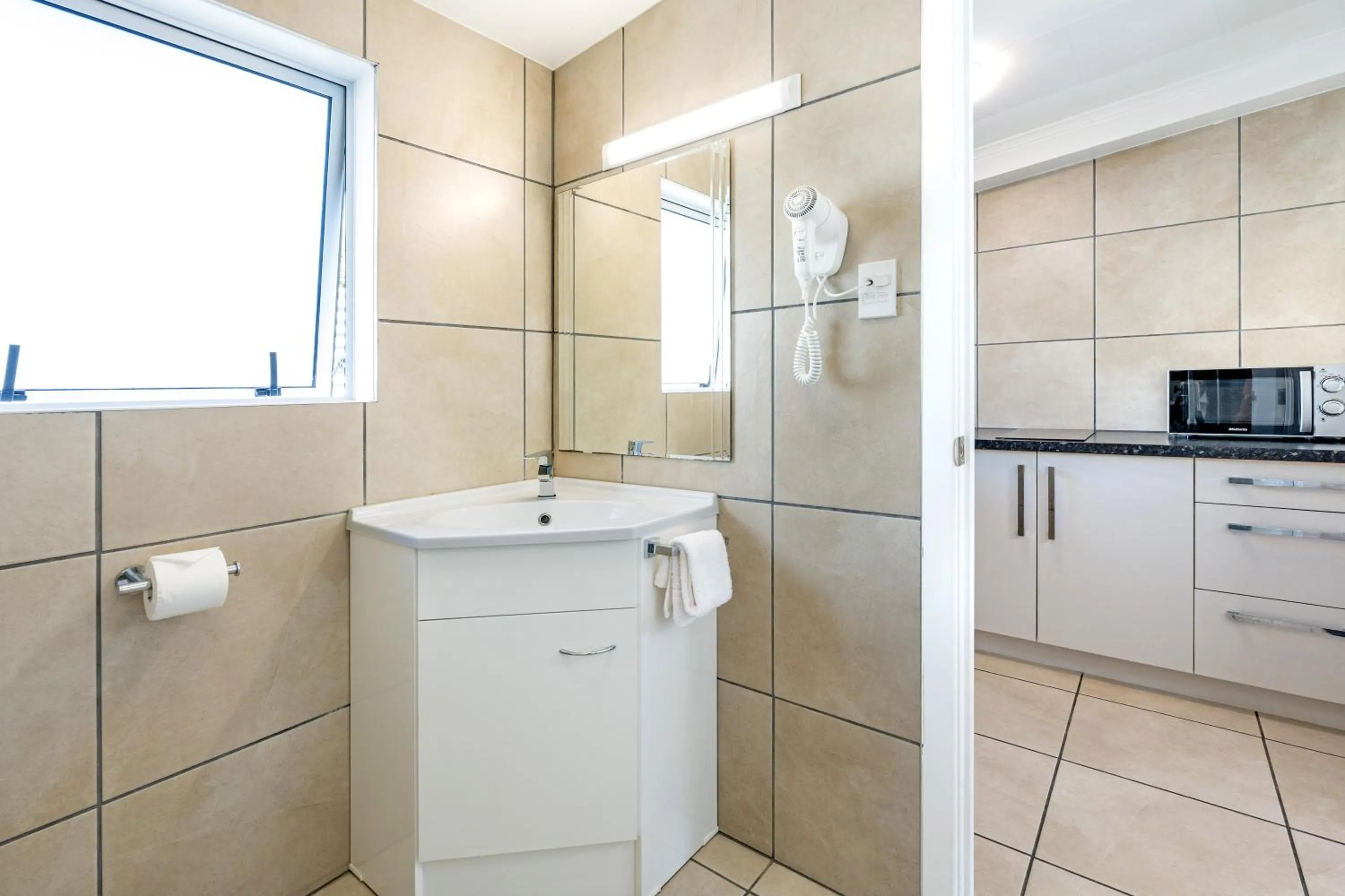 Bathroom in Travellers Inn Motel