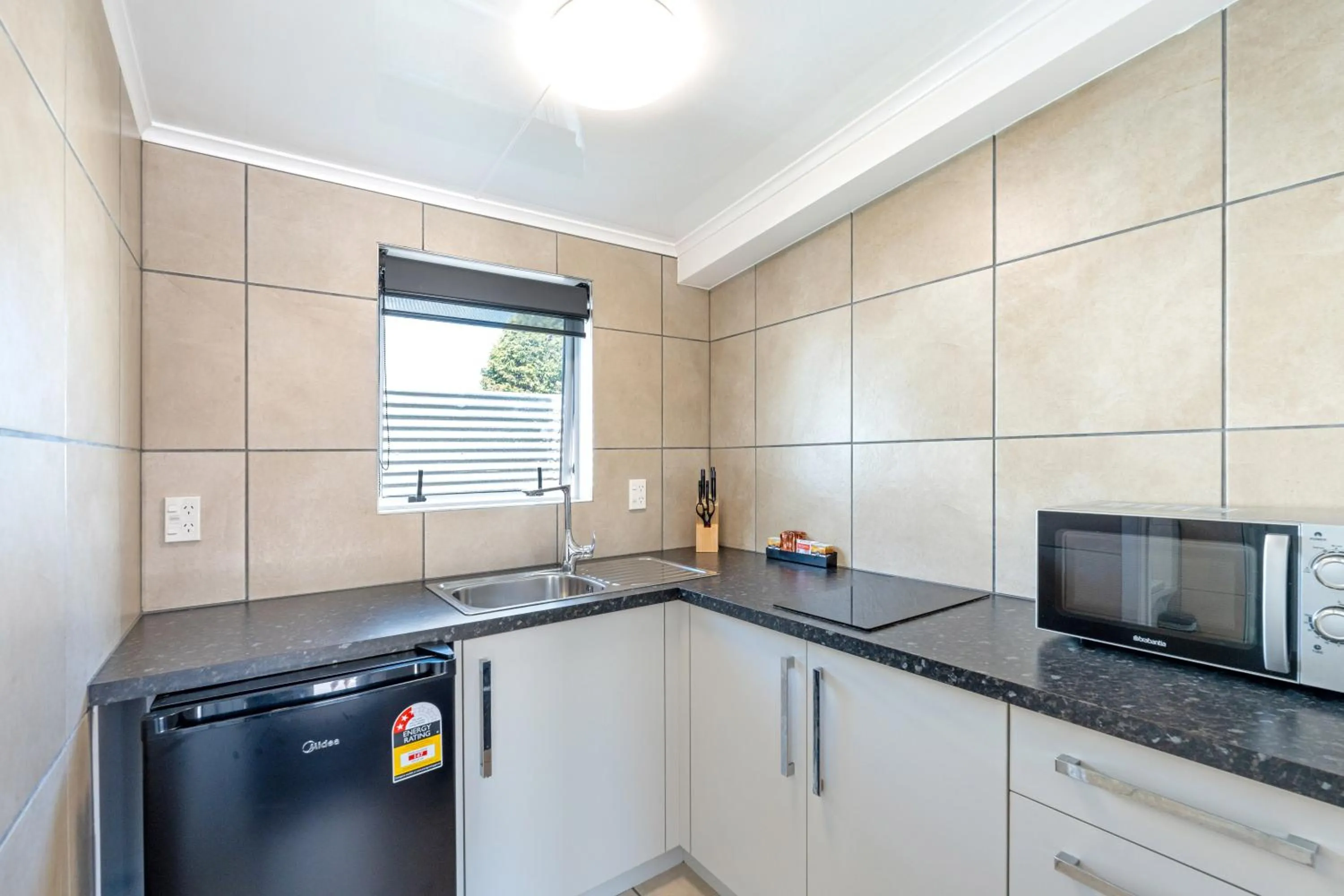 Kitchen or kitchenette in Travellers Inn Motel