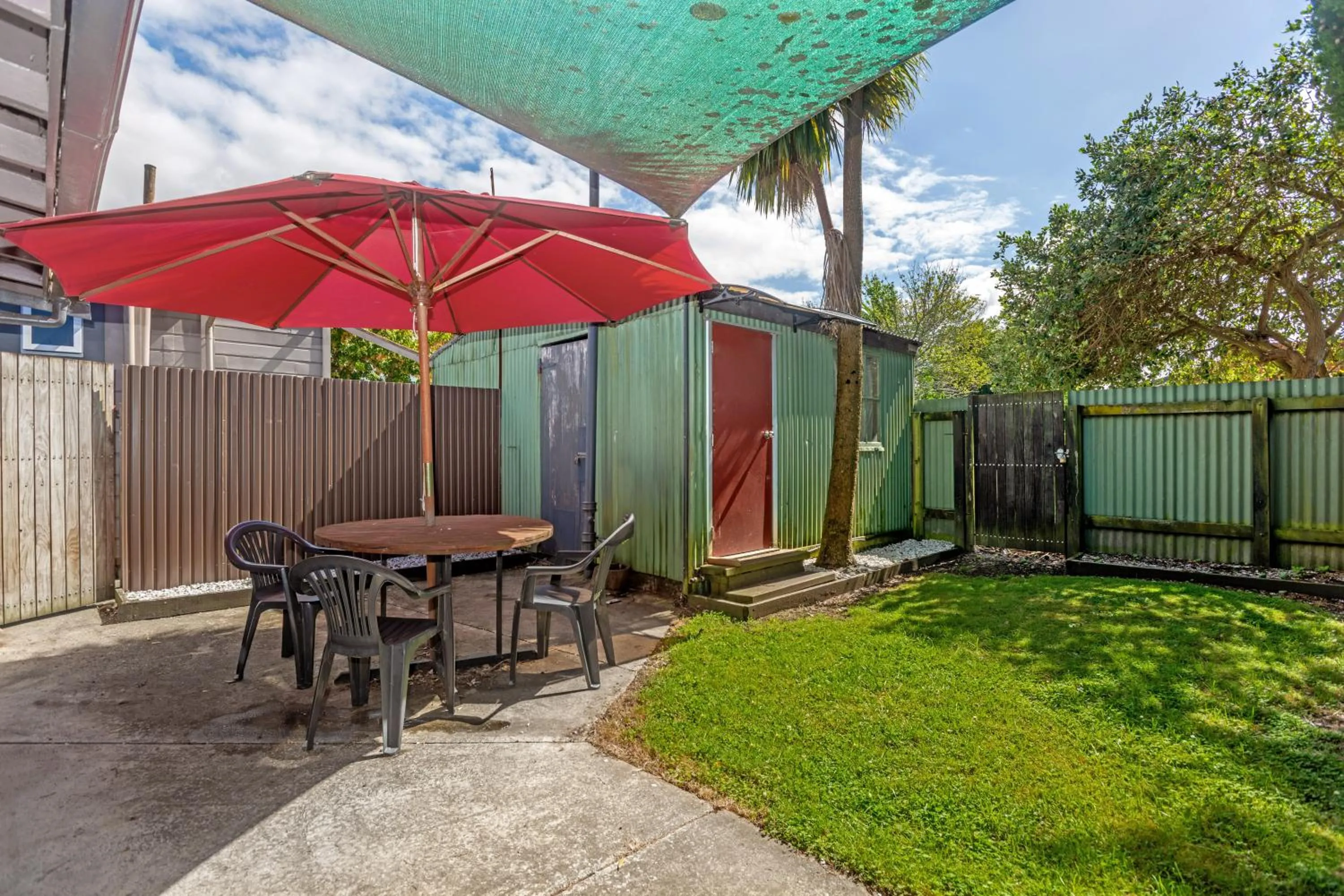 Garden in Travellers Inn Motel