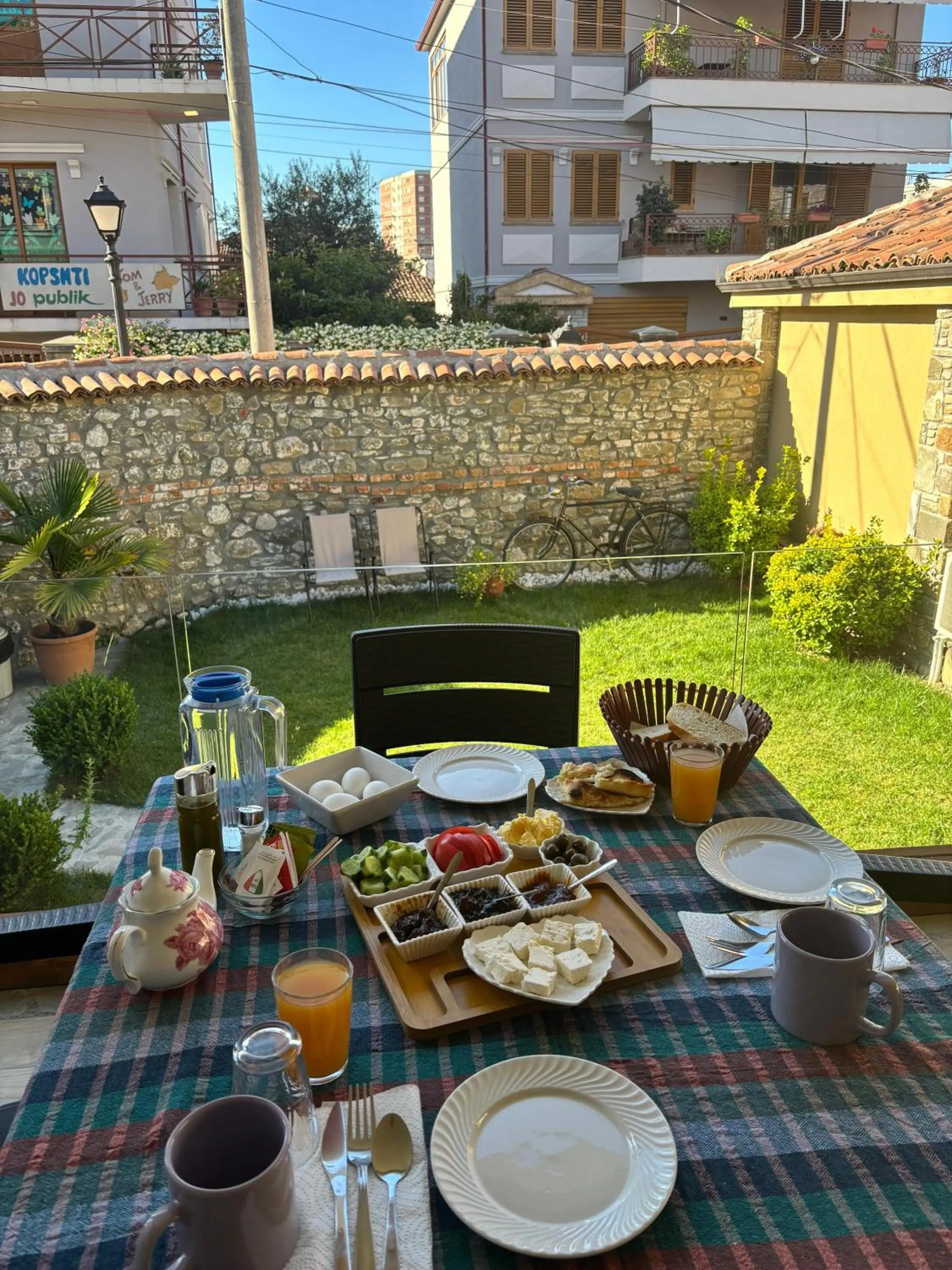 Villa Zoi A Stay to Remember I Guesthouse located inside the Castle of Elbasan on a historic Roman road Via Egnatia I Homemade Breakfast