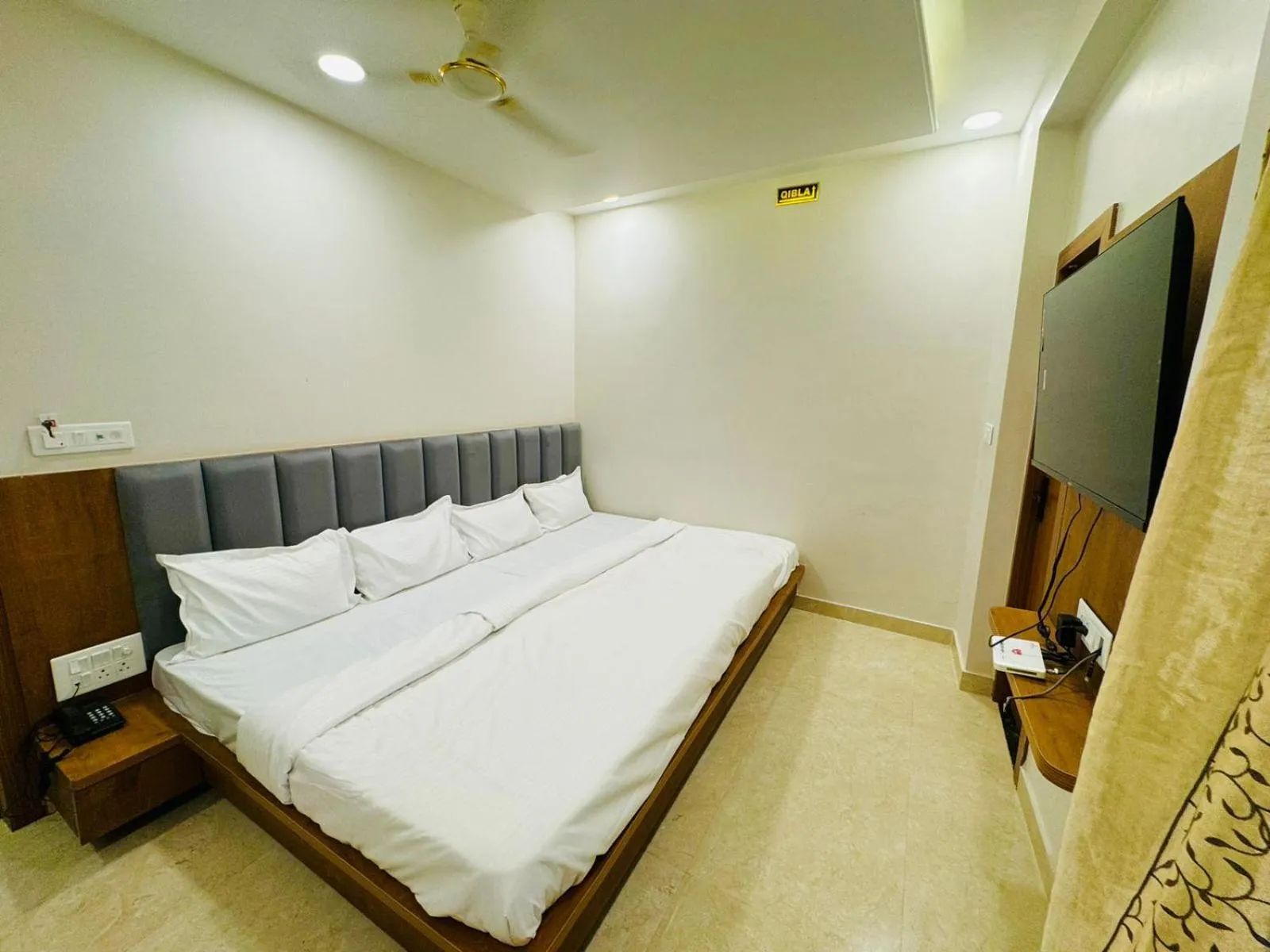 Bed in Hotel Najaf Palace