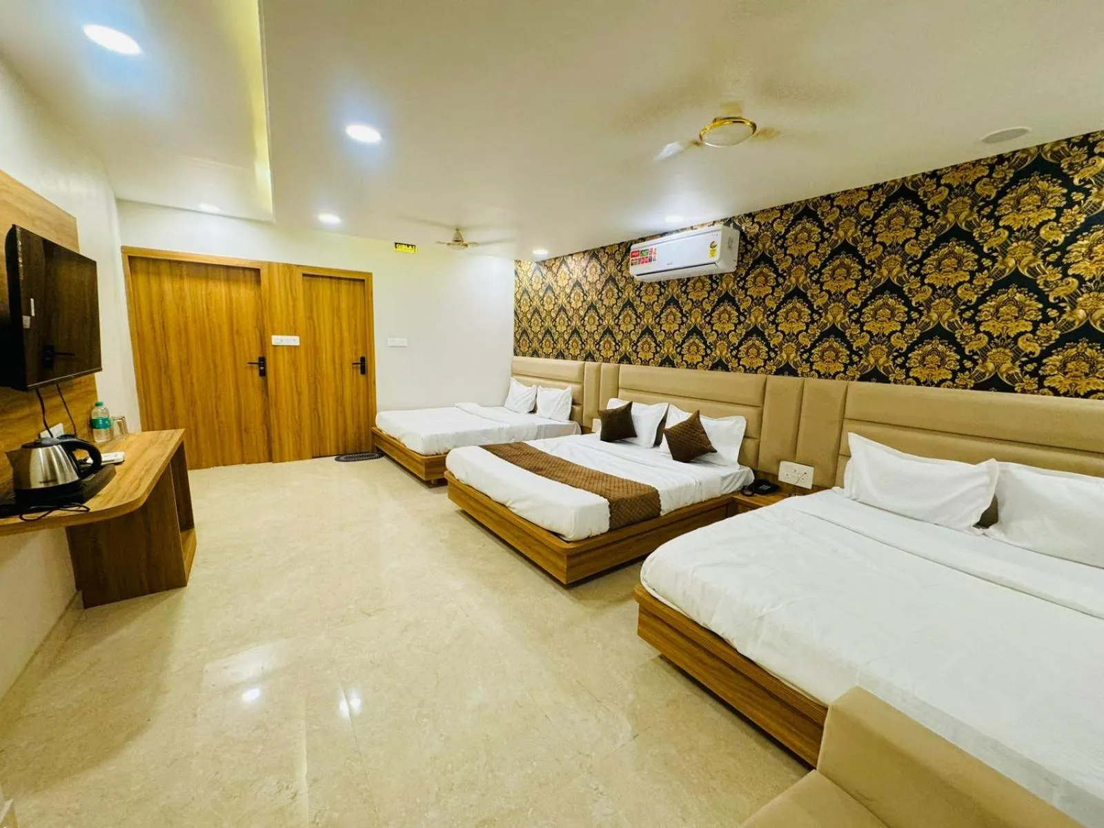 Bed in Hotel Najaf Palace