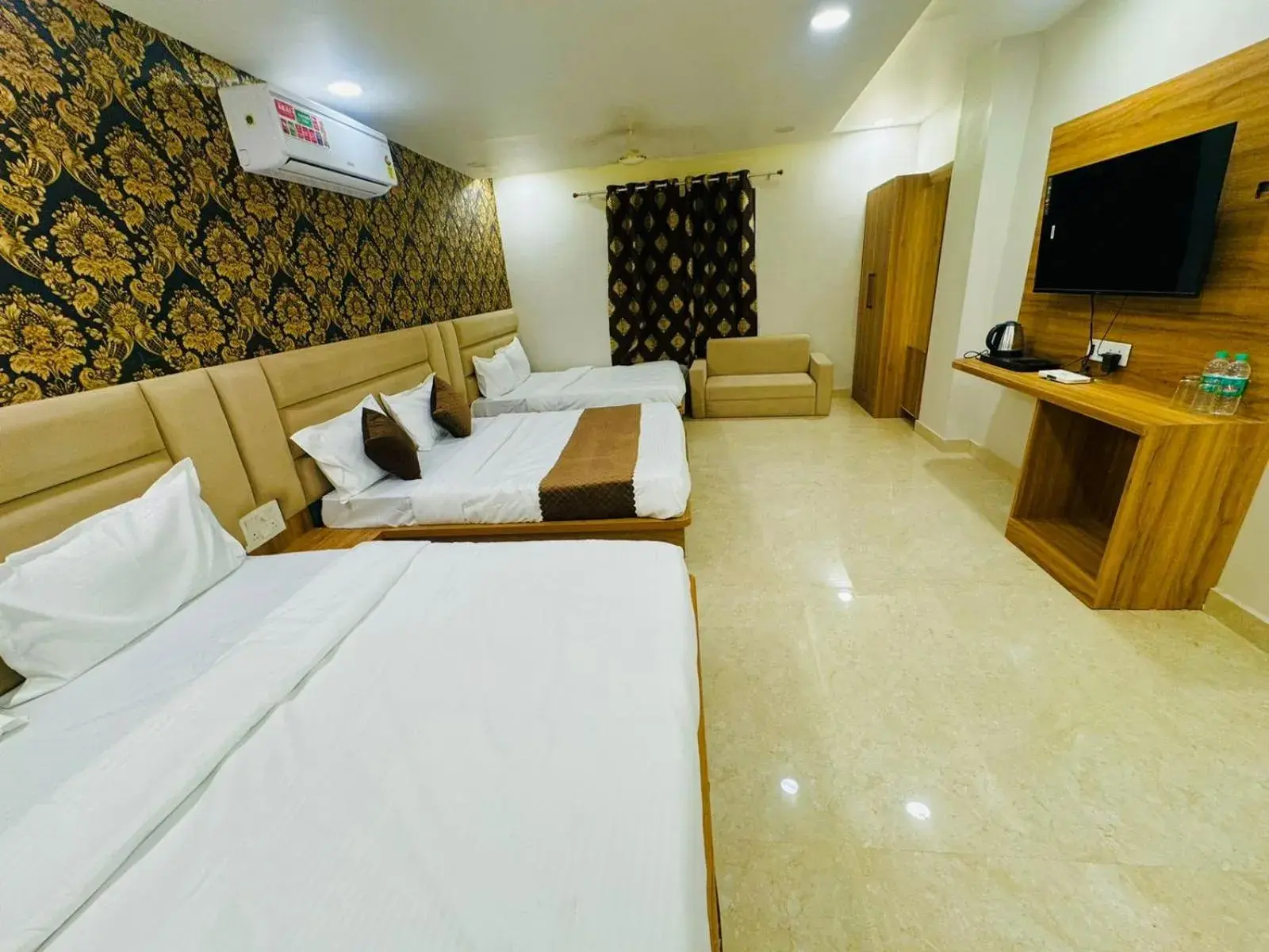 Bed in Hotel Najaf Palace Bed in Hotel Najaf Palace