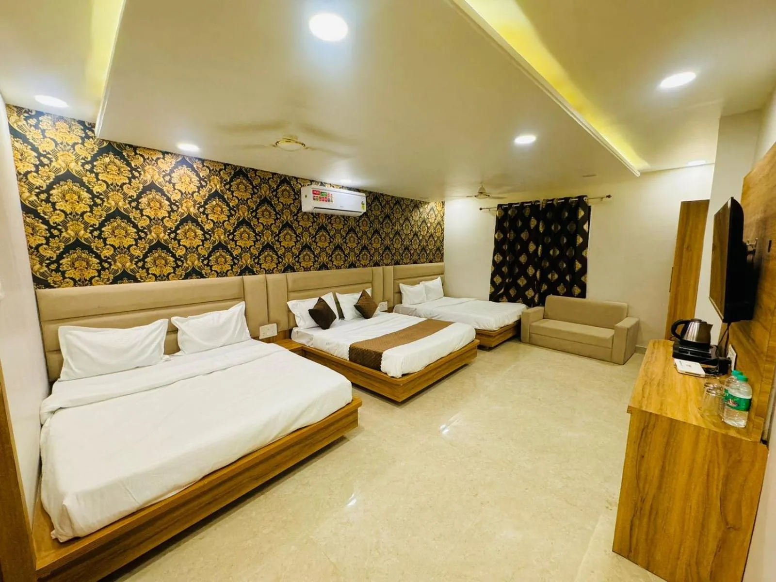 Bed in Hotel Najaf Palace