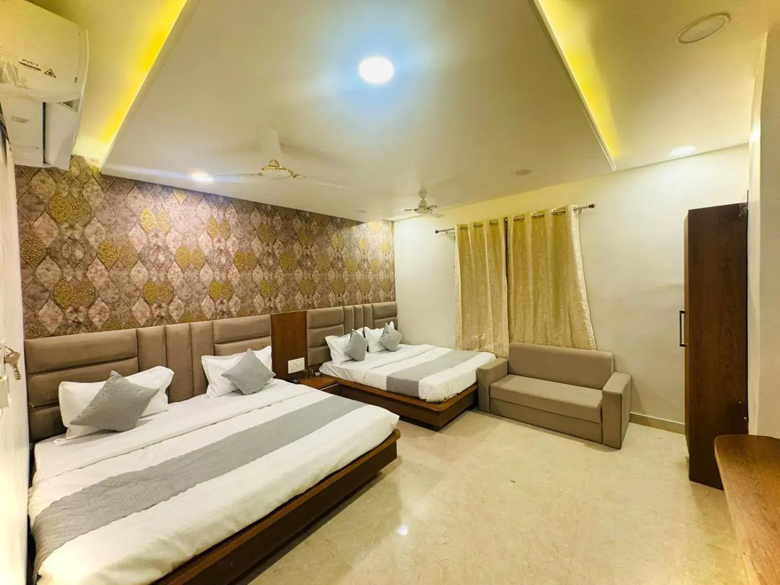 Bed in Hotel Najaf Palace Bed in Hotel Najaf Palace