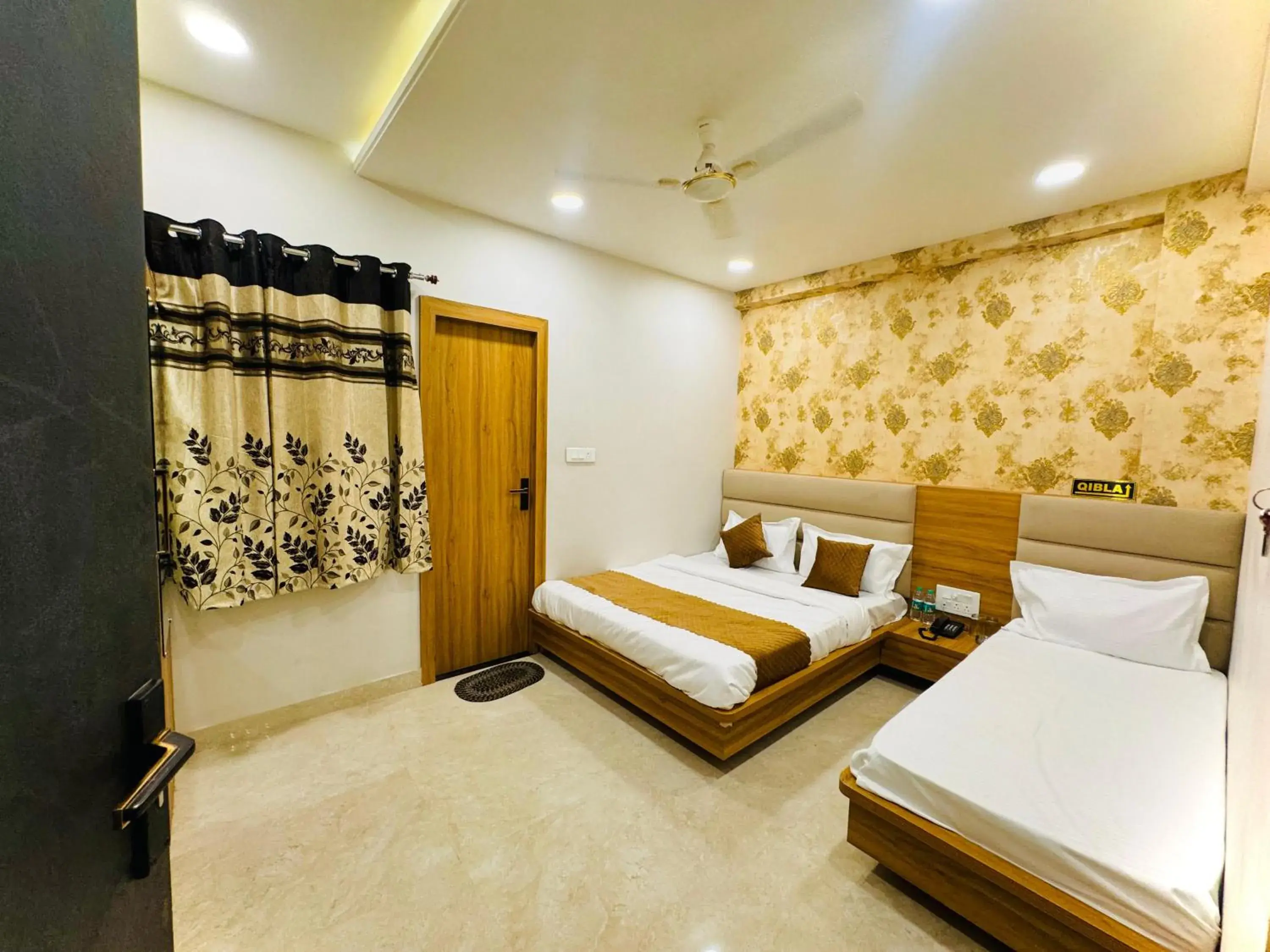 Bed in Hotel Najaf Palace Bed in Hotel Najaf Palace