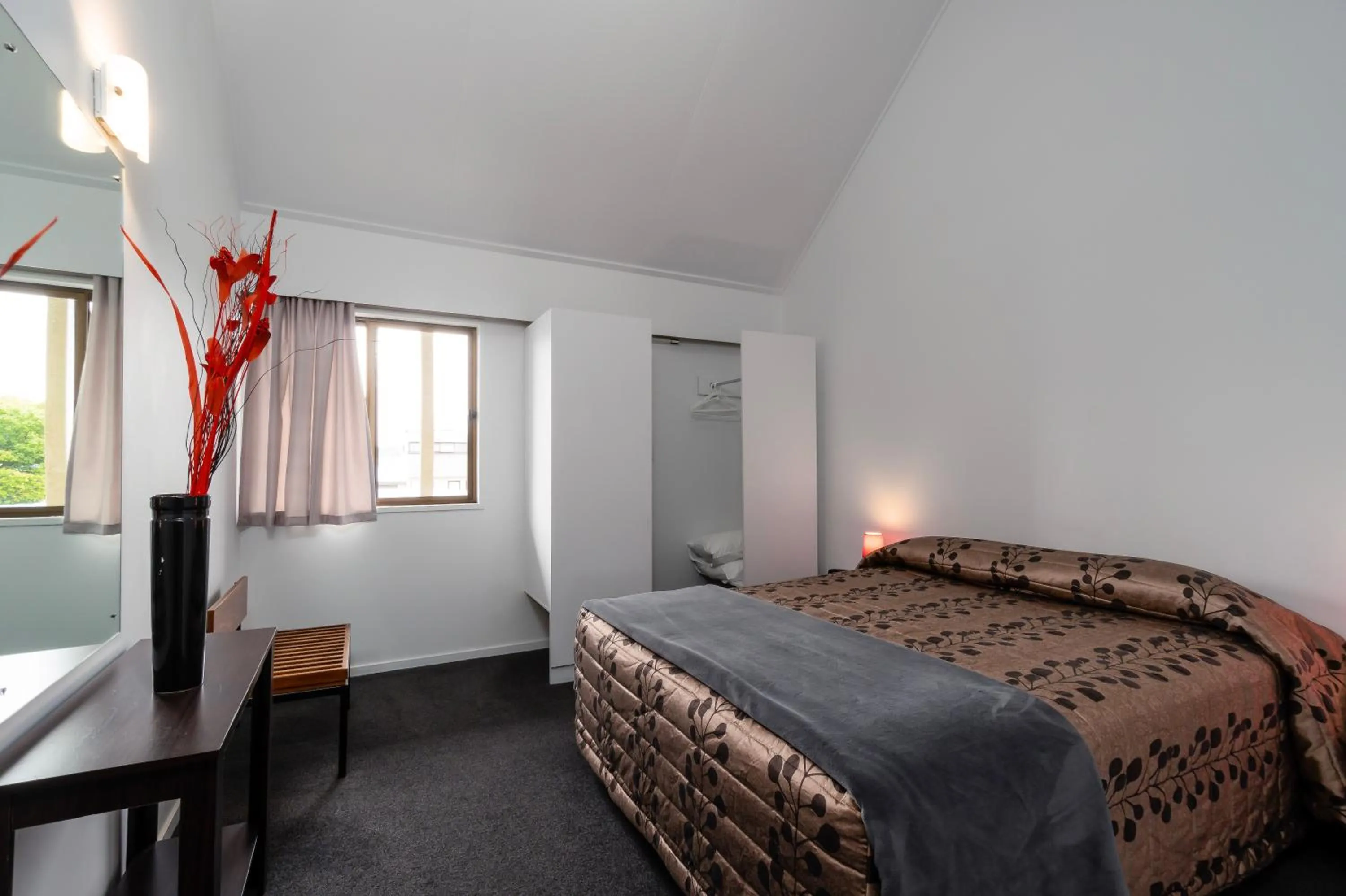 Bed in Centennial Court Hotel