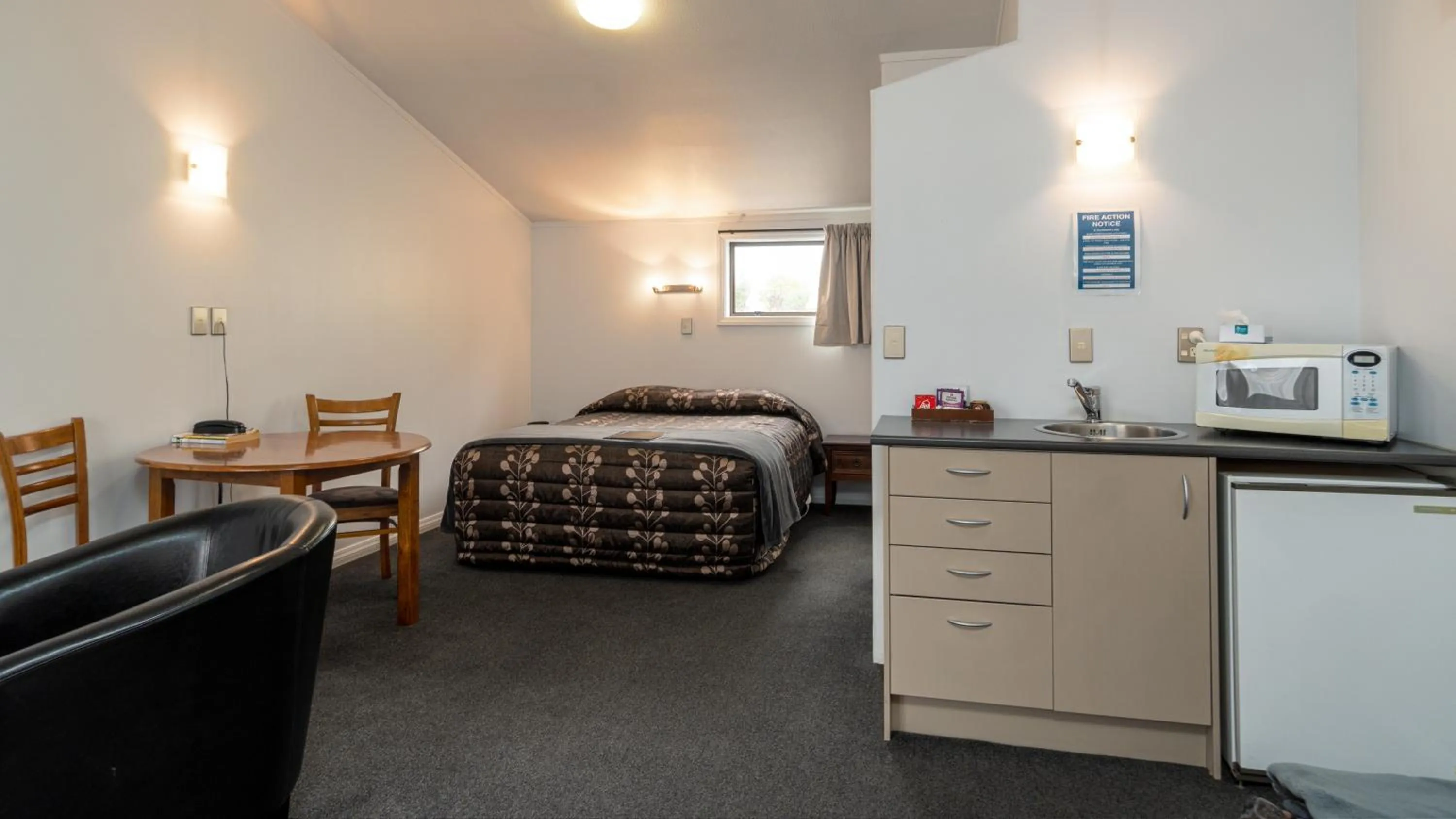 Bedroom, Bed in Centennial Court Hotel