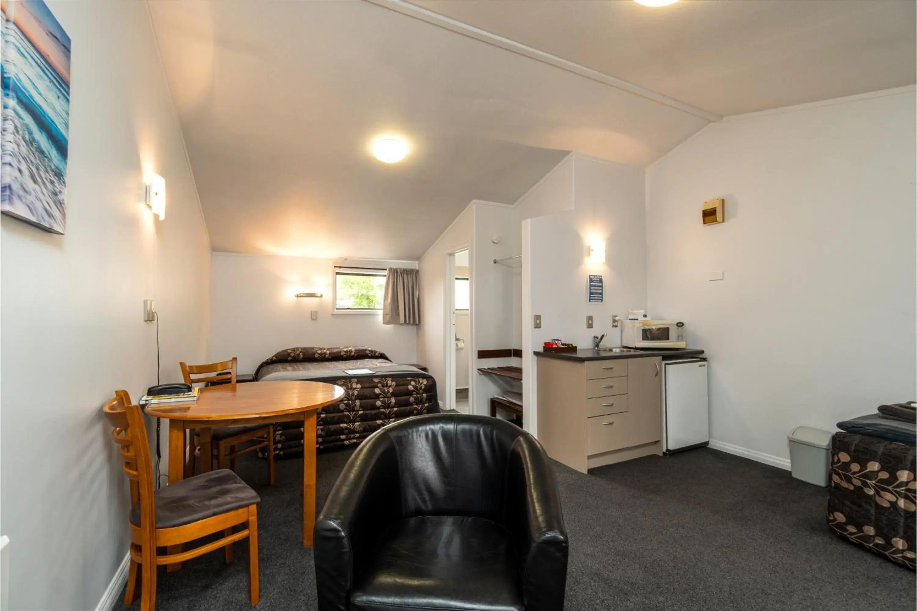 Superior Queen Room in Centennial Court Hotel Superior Queen Room in Centennial Court Hotel