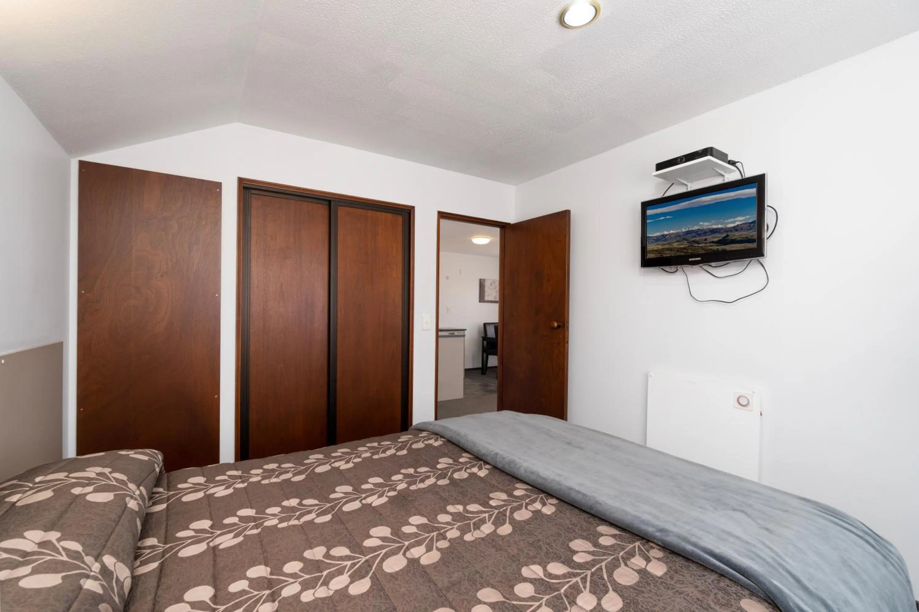 Bed in Centennial Court Hotel