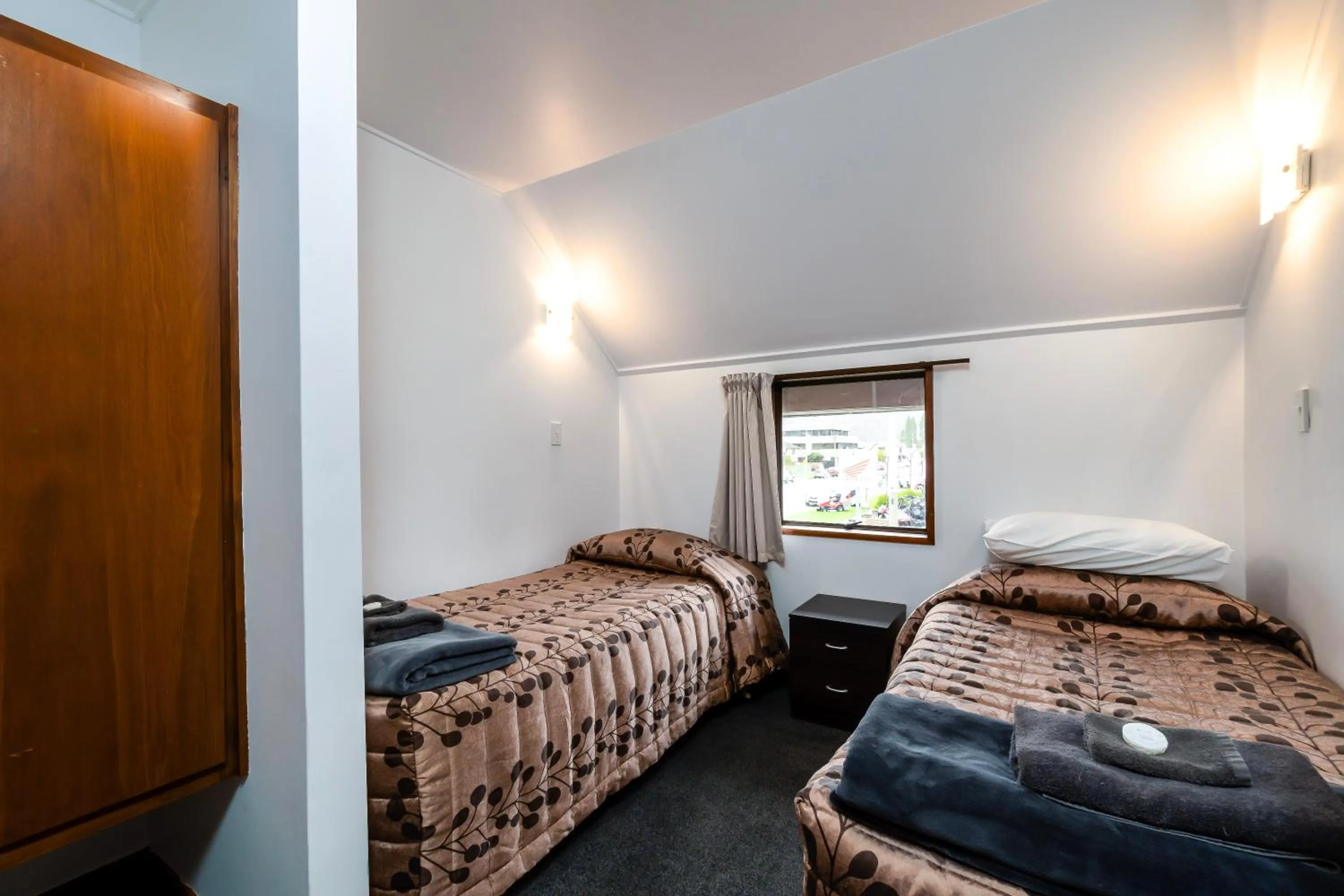 Bed in Centennial Court Hotel