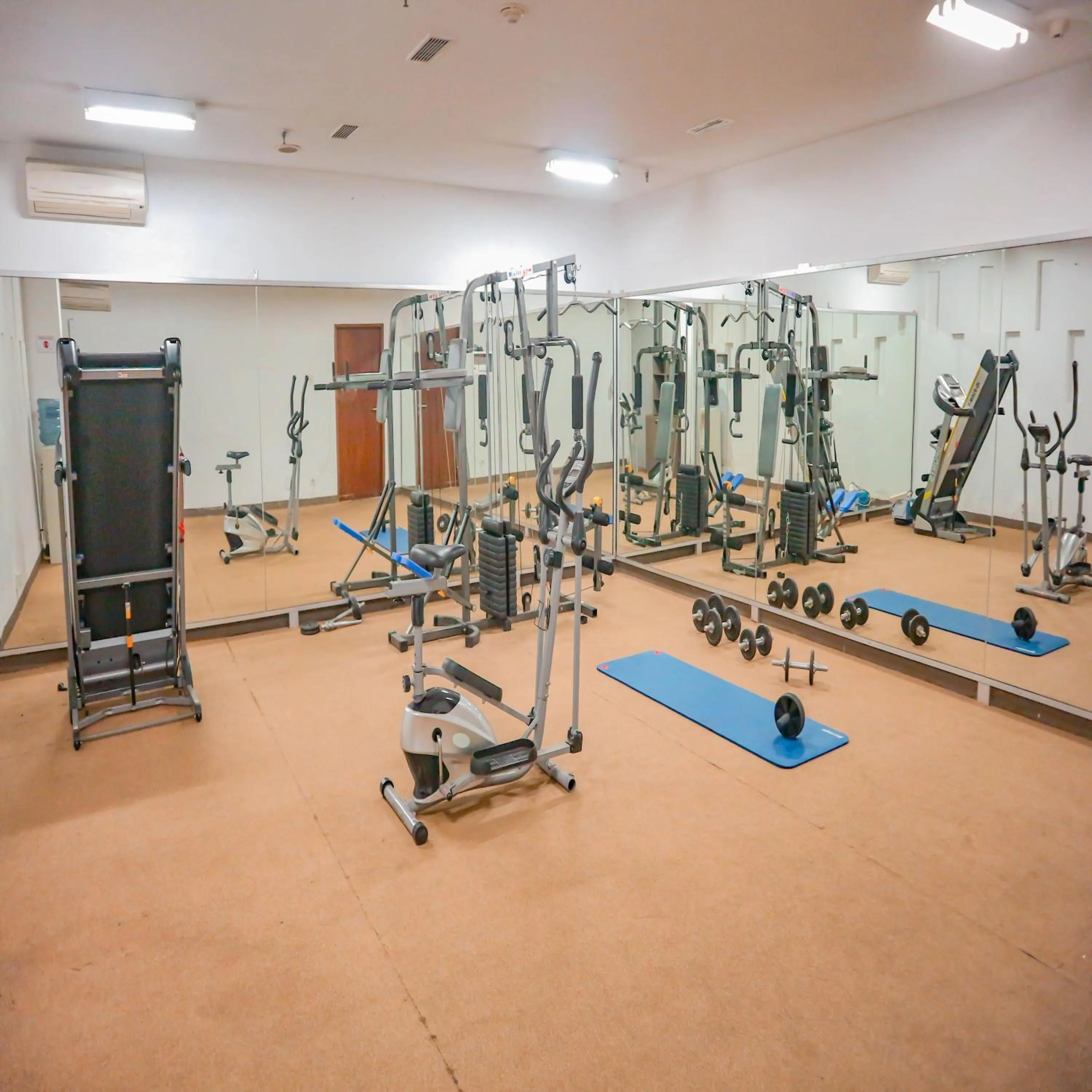 Fitness centre/facilities in Howard Johnson By Wyndham Pekalongan