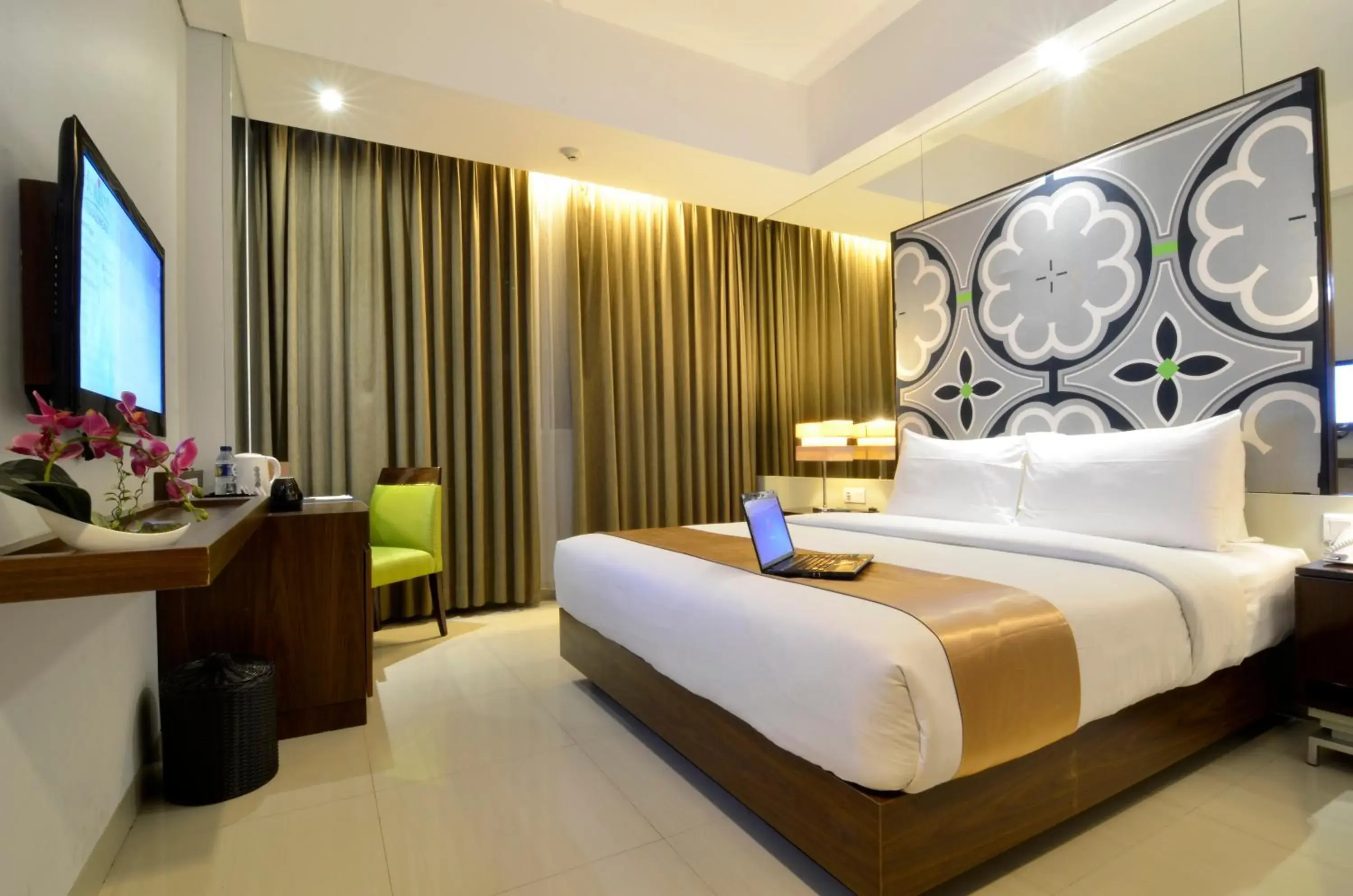Bed in Howard Johnson By Wyndham Pekalongan Bed in Howard Johnson By Wyndham Pekalongan