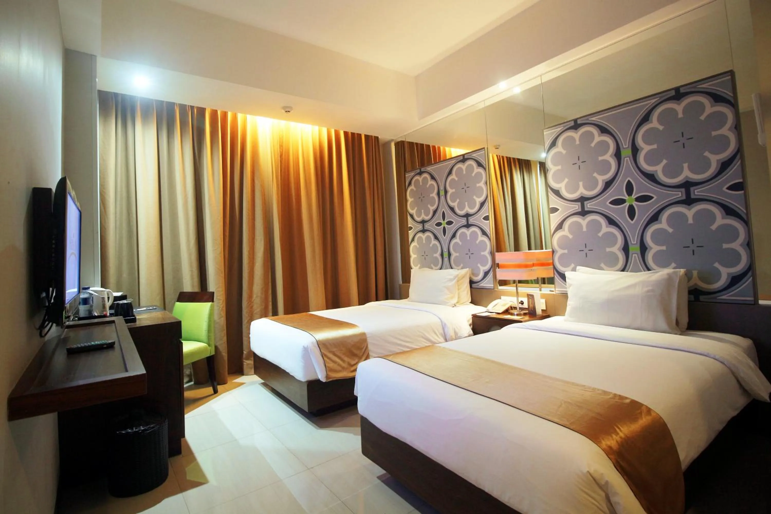Bed in Howard Johnson By Wyndham Pekalongan