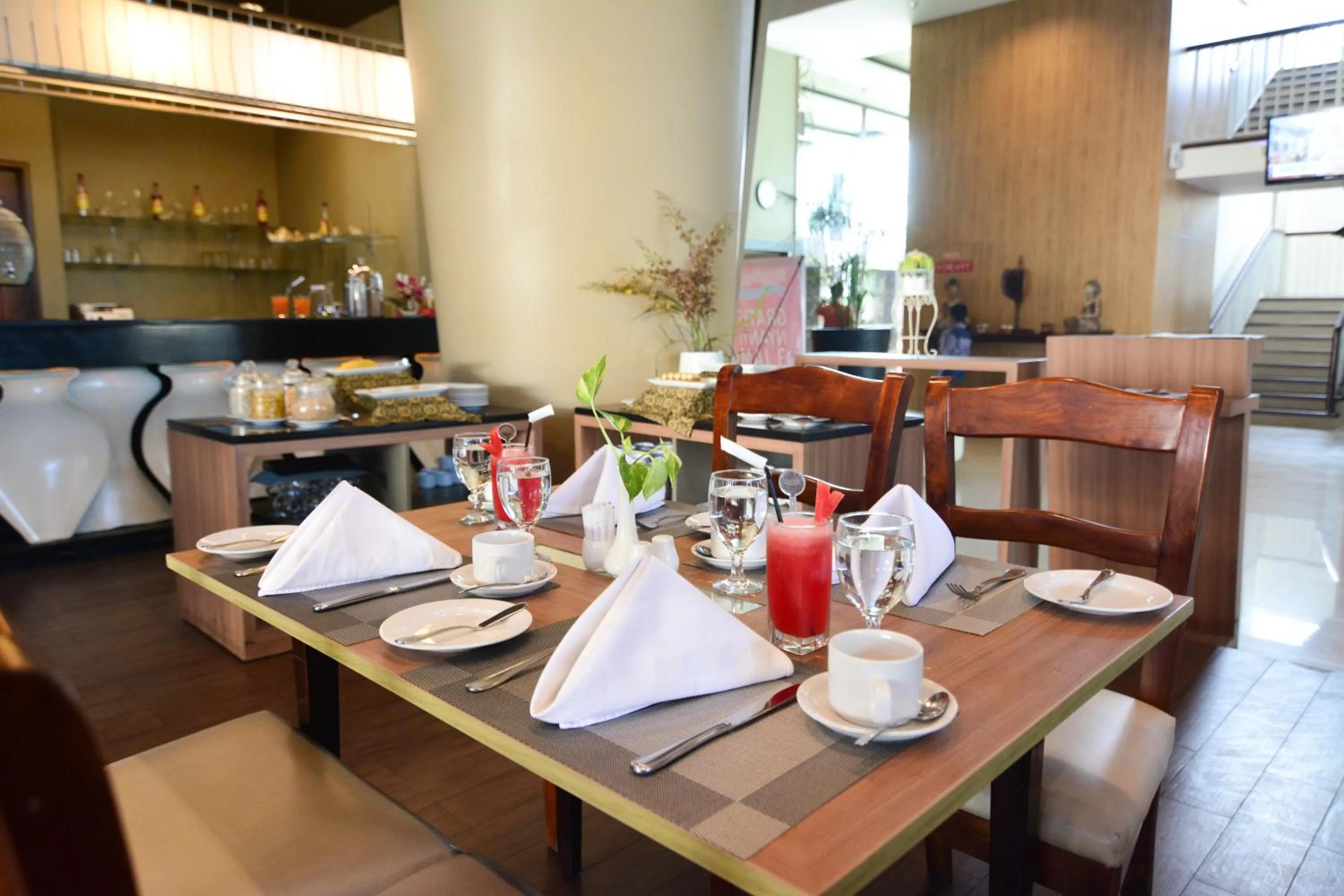 Restaurant/places to eat in Howard Johnson By Wyndham Pekalongan