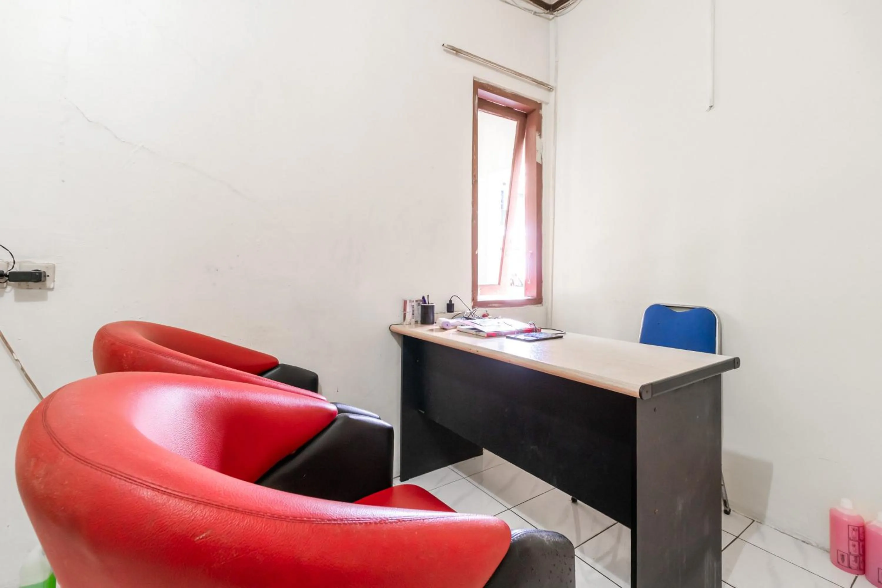 RedDoorz near Pondok Indah Water Park