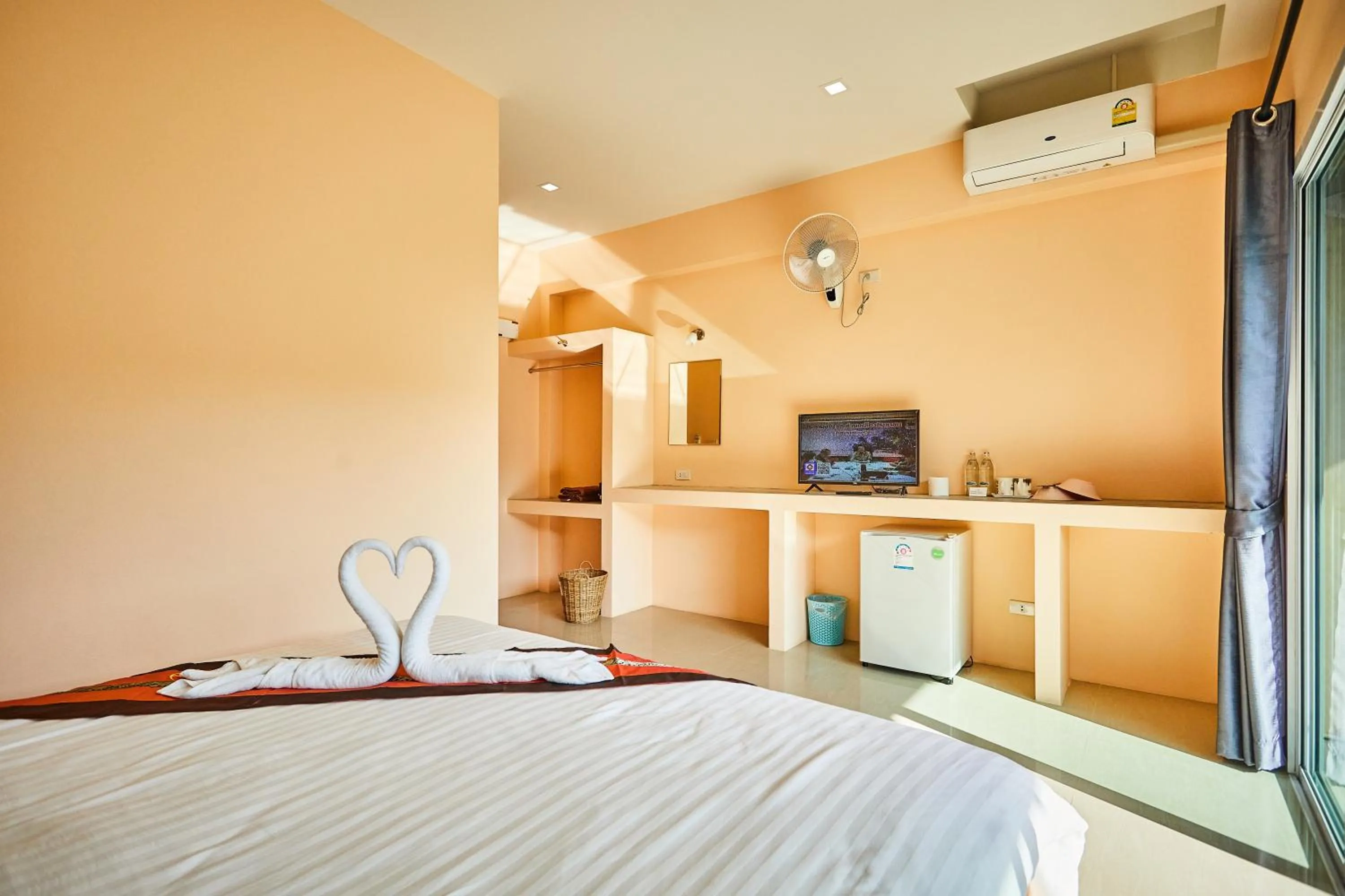 Bed in Coco Palm Hotel Koh tao