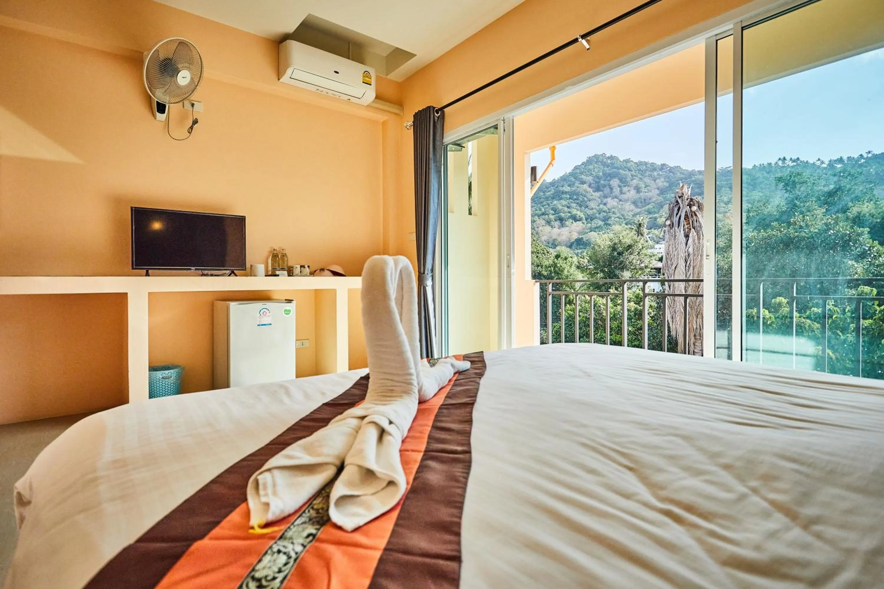 Bed in Coco Palm Hotel Koh tao