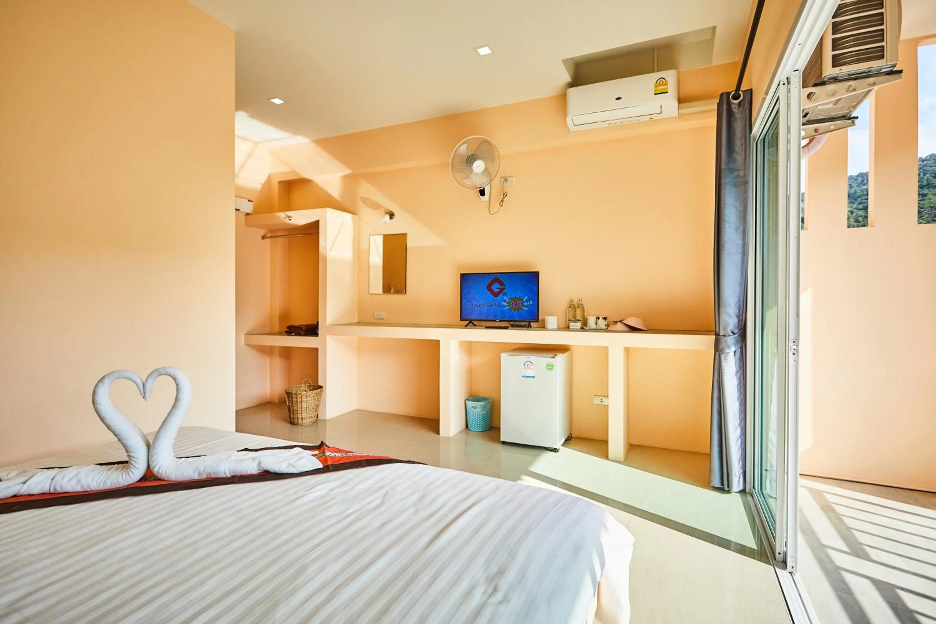 Bed in Coco Palm Hotel Koh tao