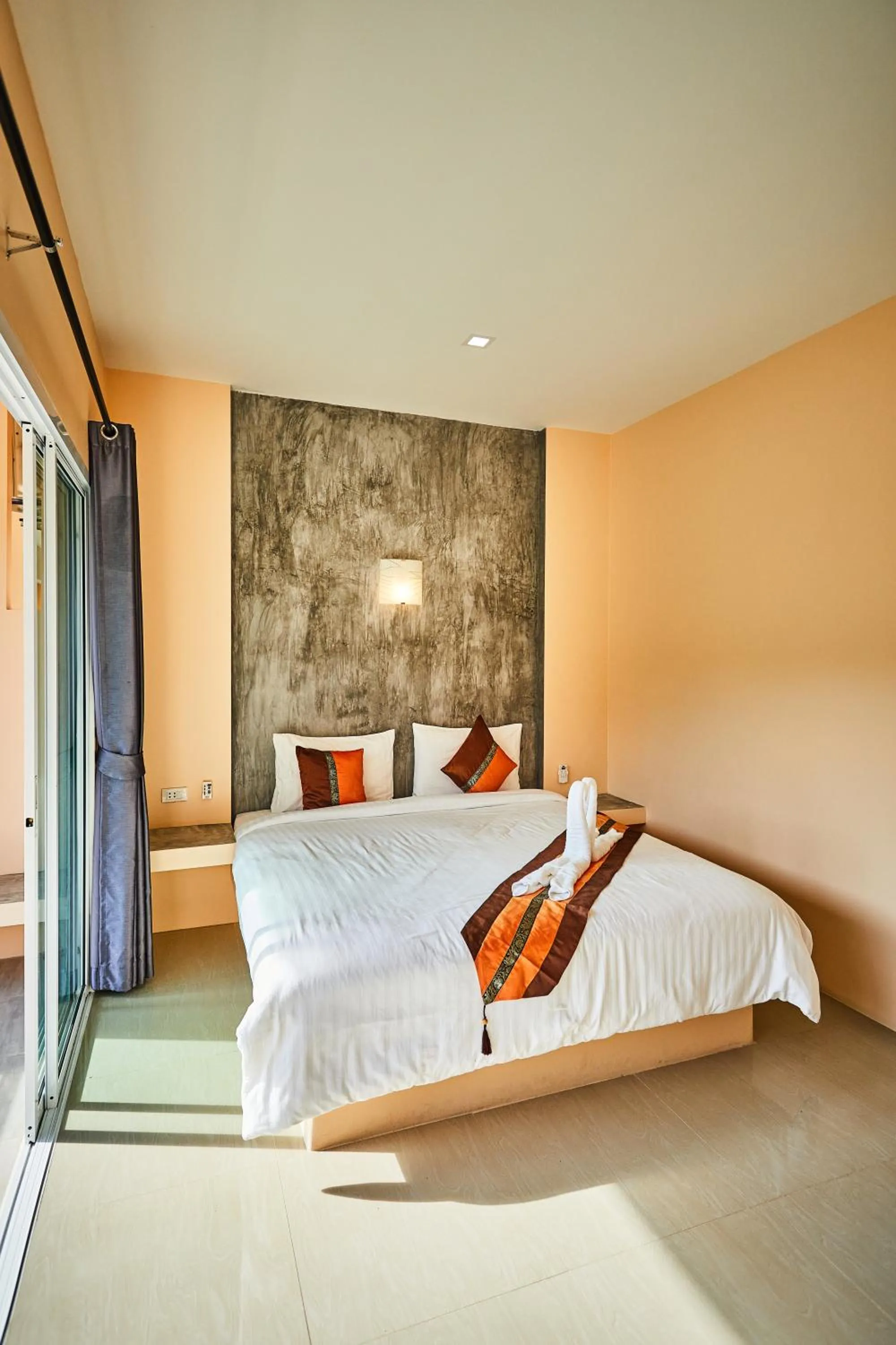 Bed in Coco Palm Hotel Koh tao