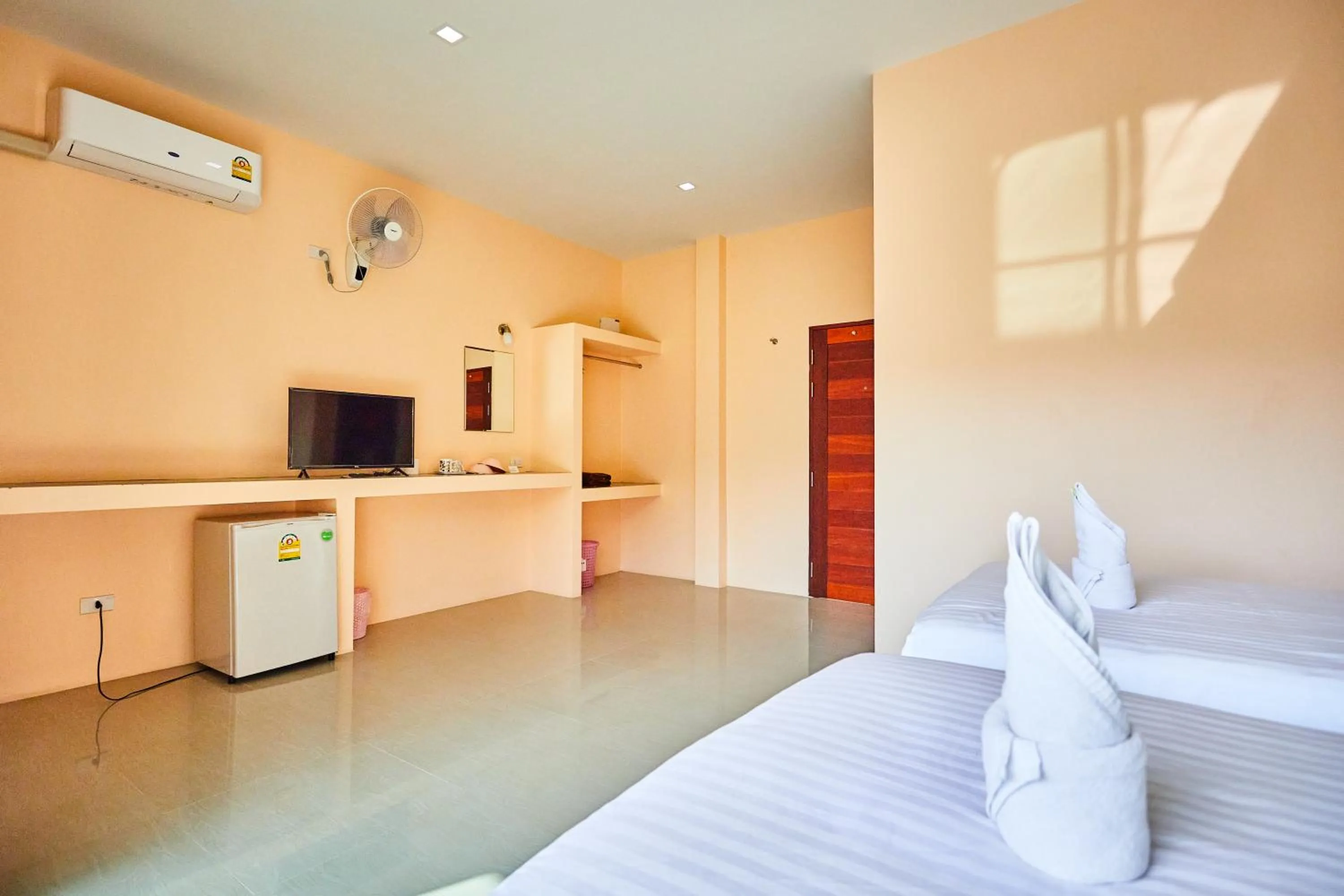 Bed in Coco Palm Hotel Koh tao