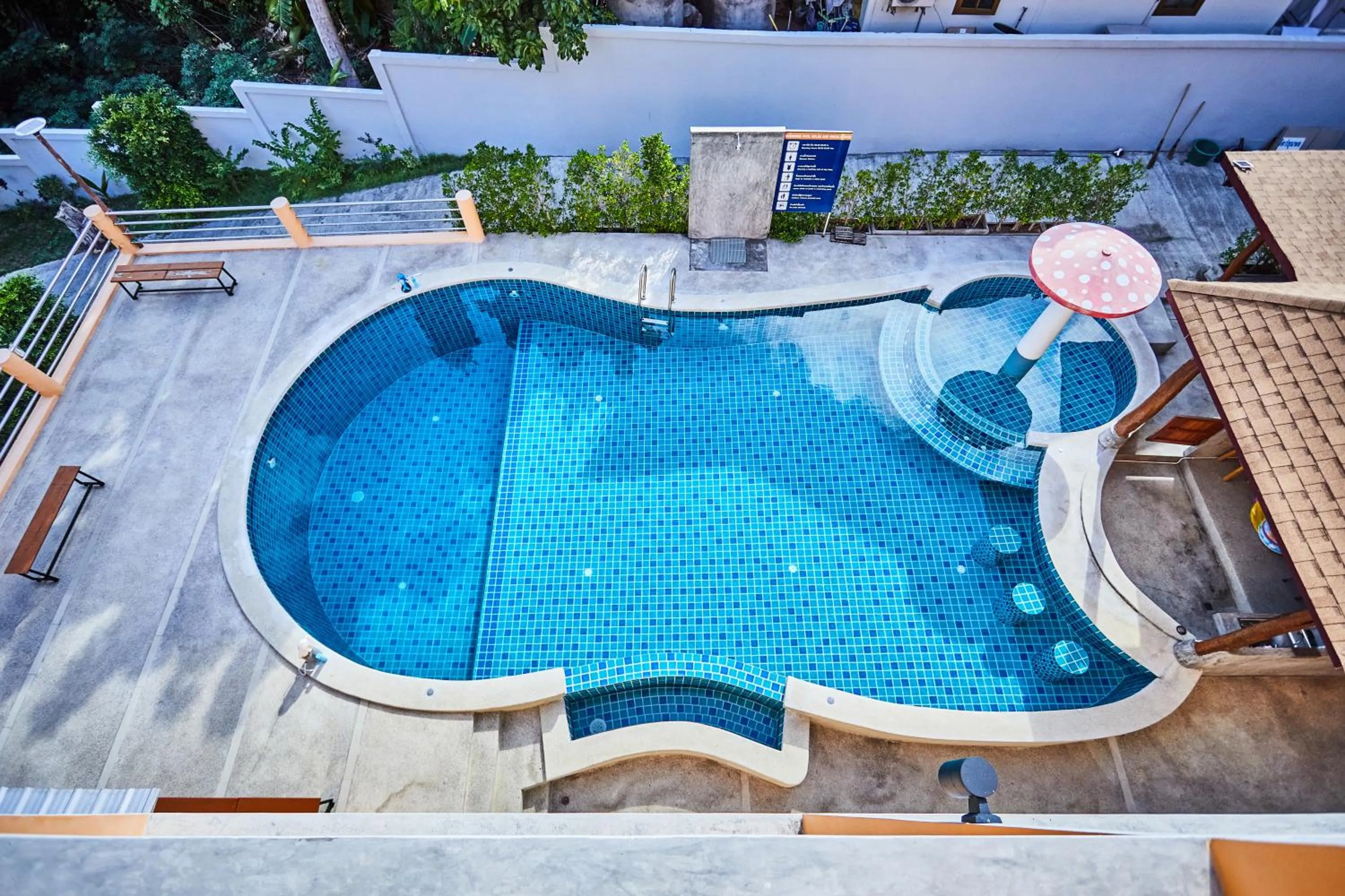 Swimming pool in Coco Palm Hotel Koh tao