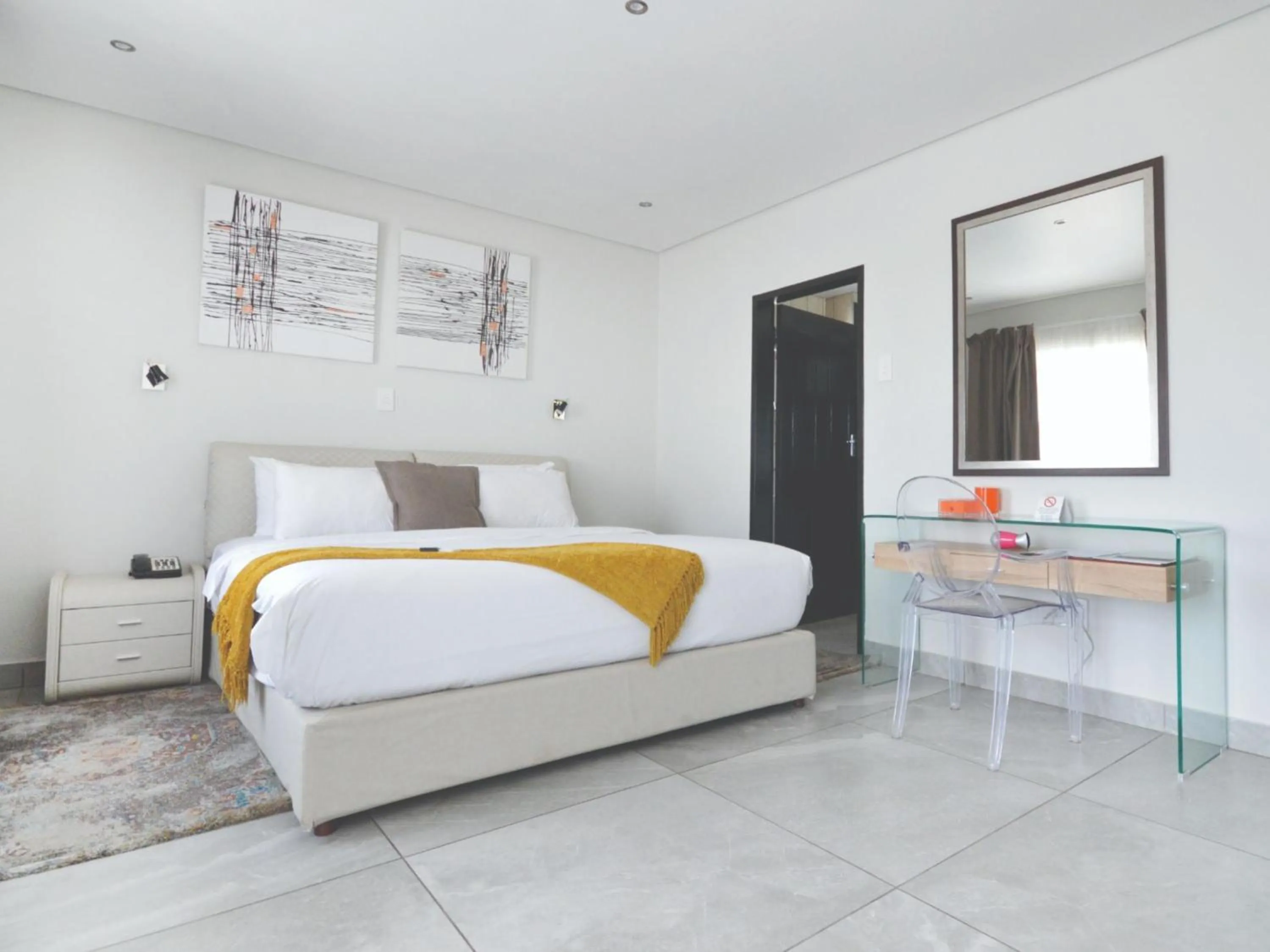 Bed in ANEW Hotel & Convention Centre OR Tambo Johannesburg