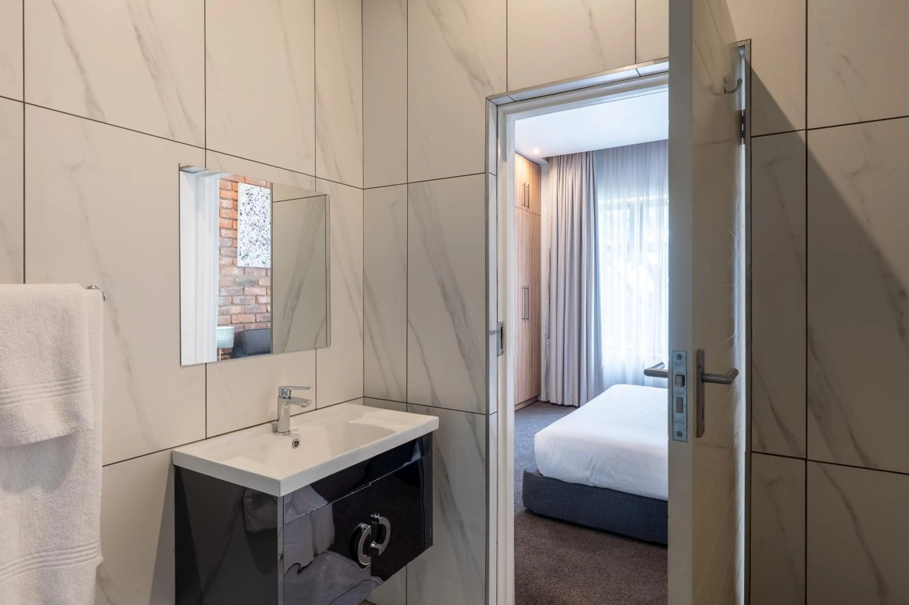 Bathroom, Bed in ANEW Hotel & Convention Centre OR Tambo Johannesburg