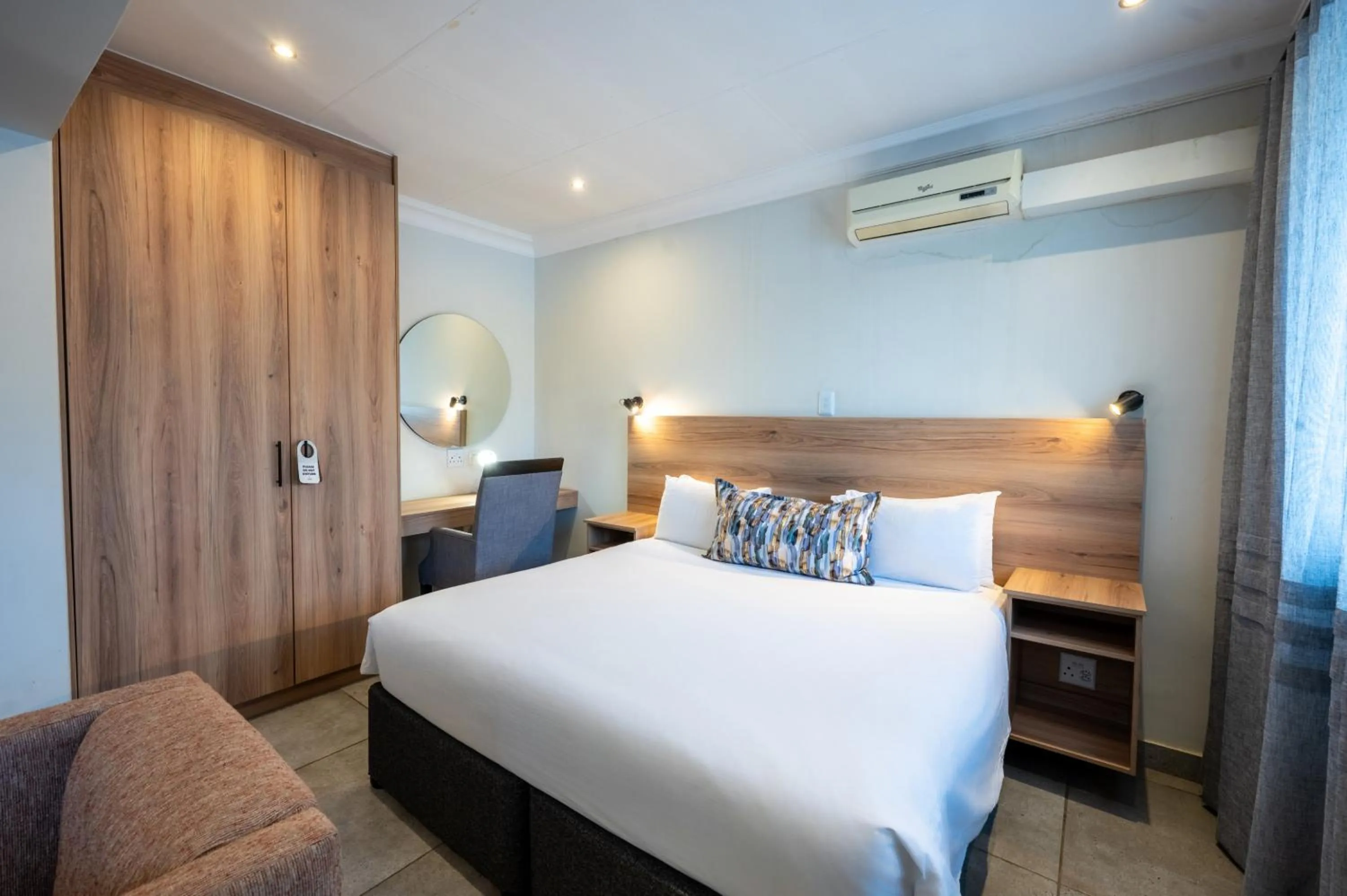 Bed in ANEW Hotel & Convention Centre OR Tambo Johannesburg