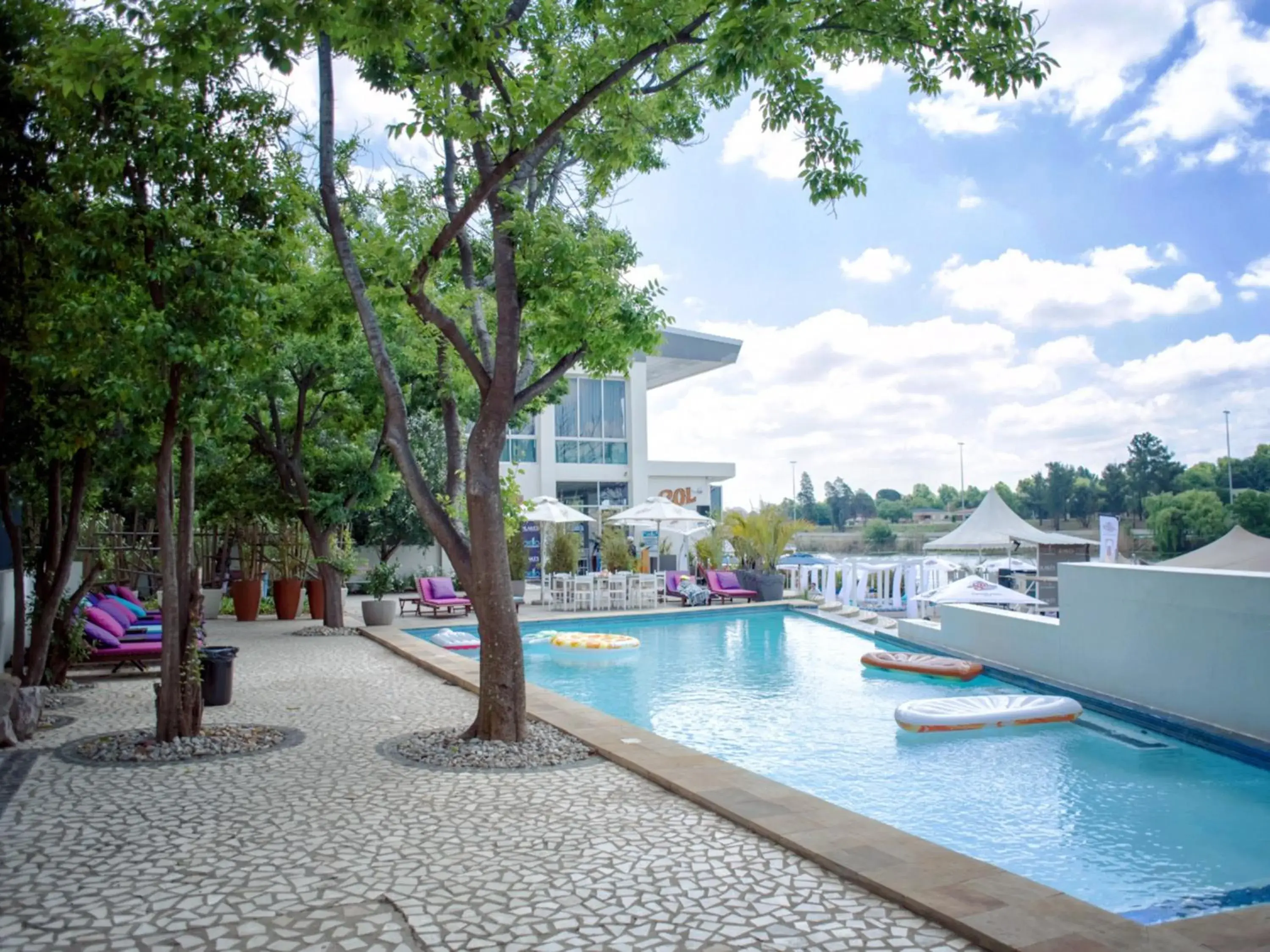 Swimming pool in ANEW Hotel & Convention Centre OR Tambo Johannesburg Swimming pool in ANEW Hotel & Convention Centre OR Tambo Johannesburg