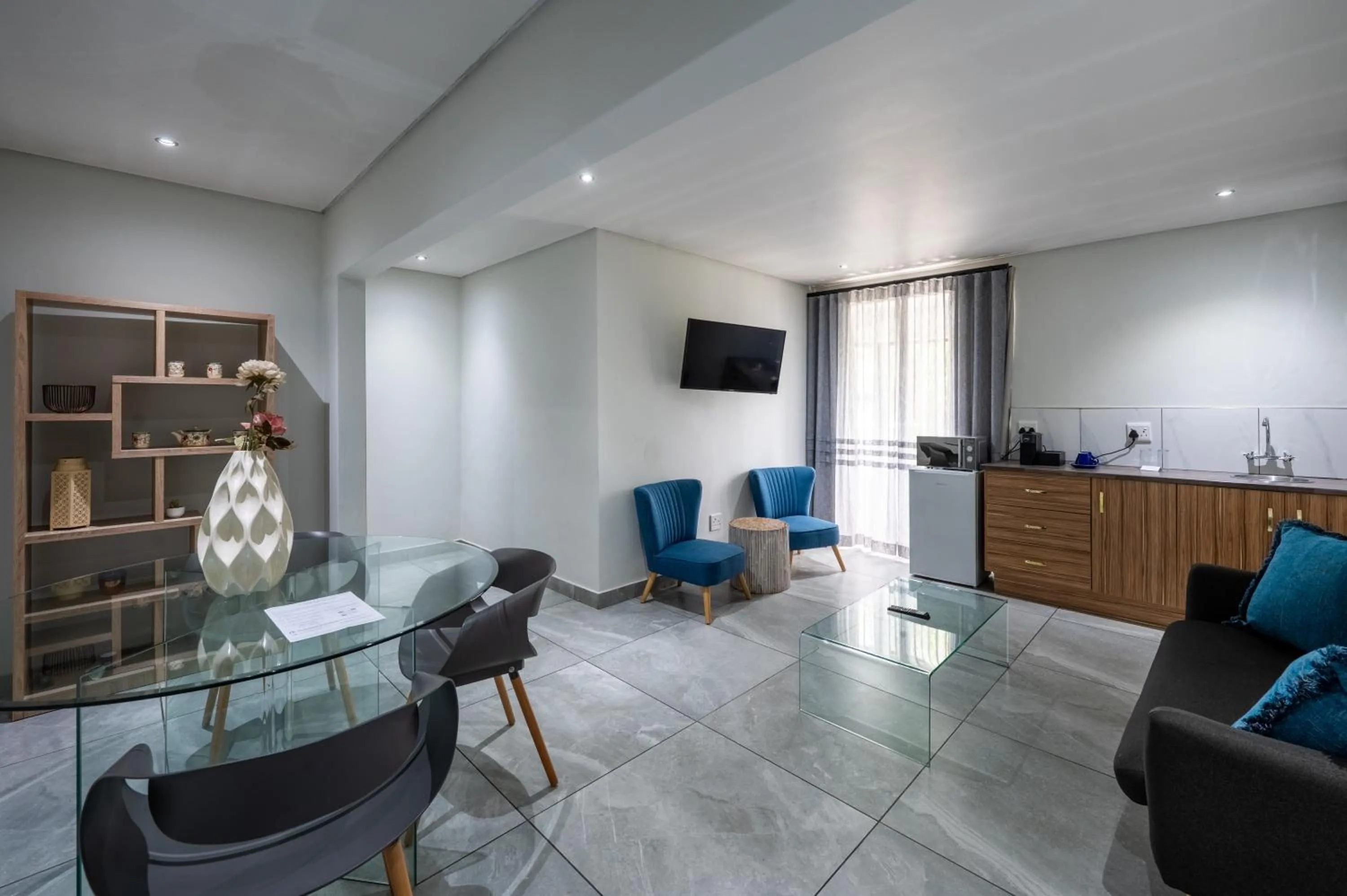 Communal lounge/ TV room in ANEW Hotel & Convention Centre OR Tambo Johannesburg