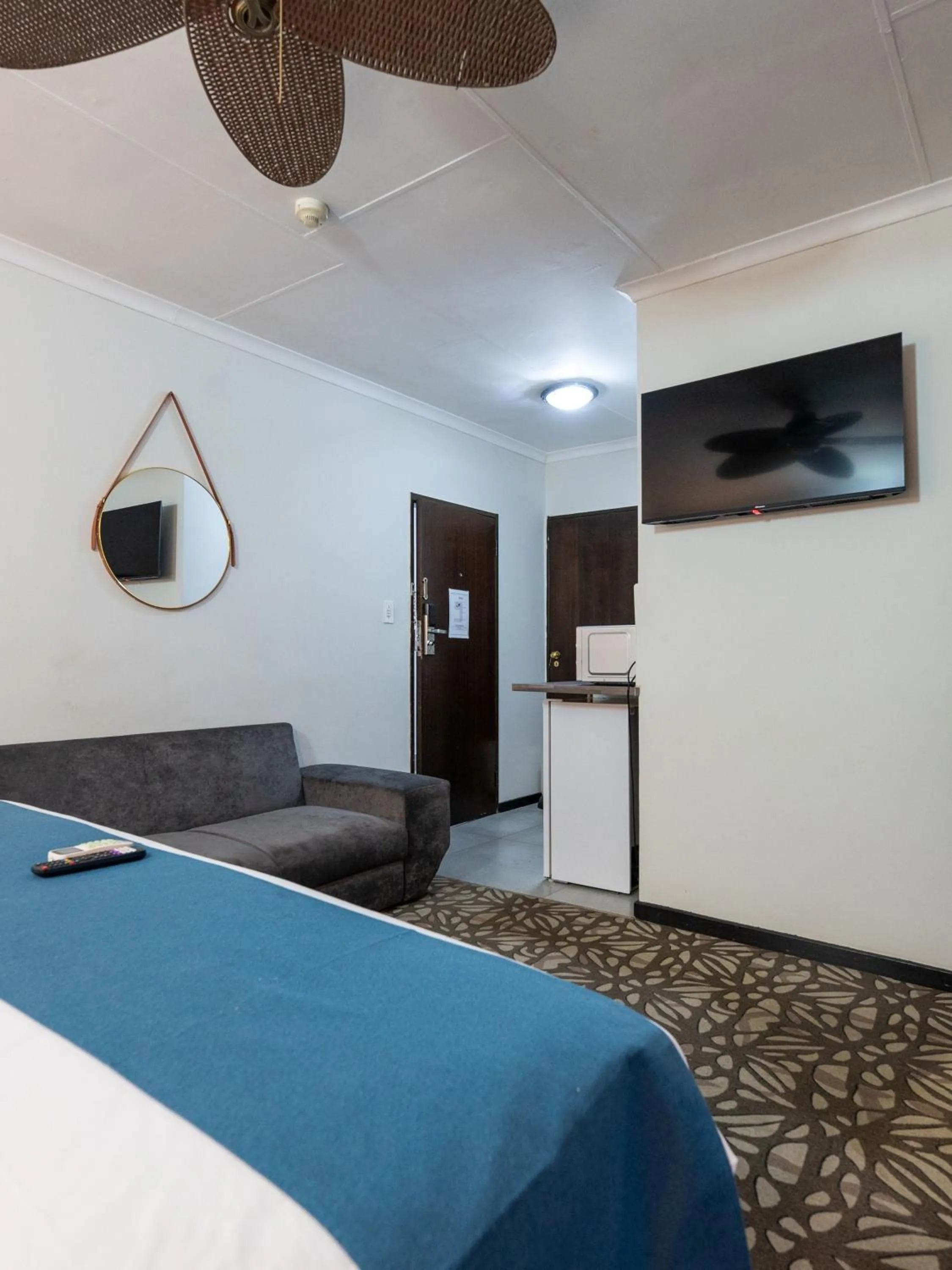 Bed in ANEW Hotel & Convention Centre OR Tambo Johannesburg