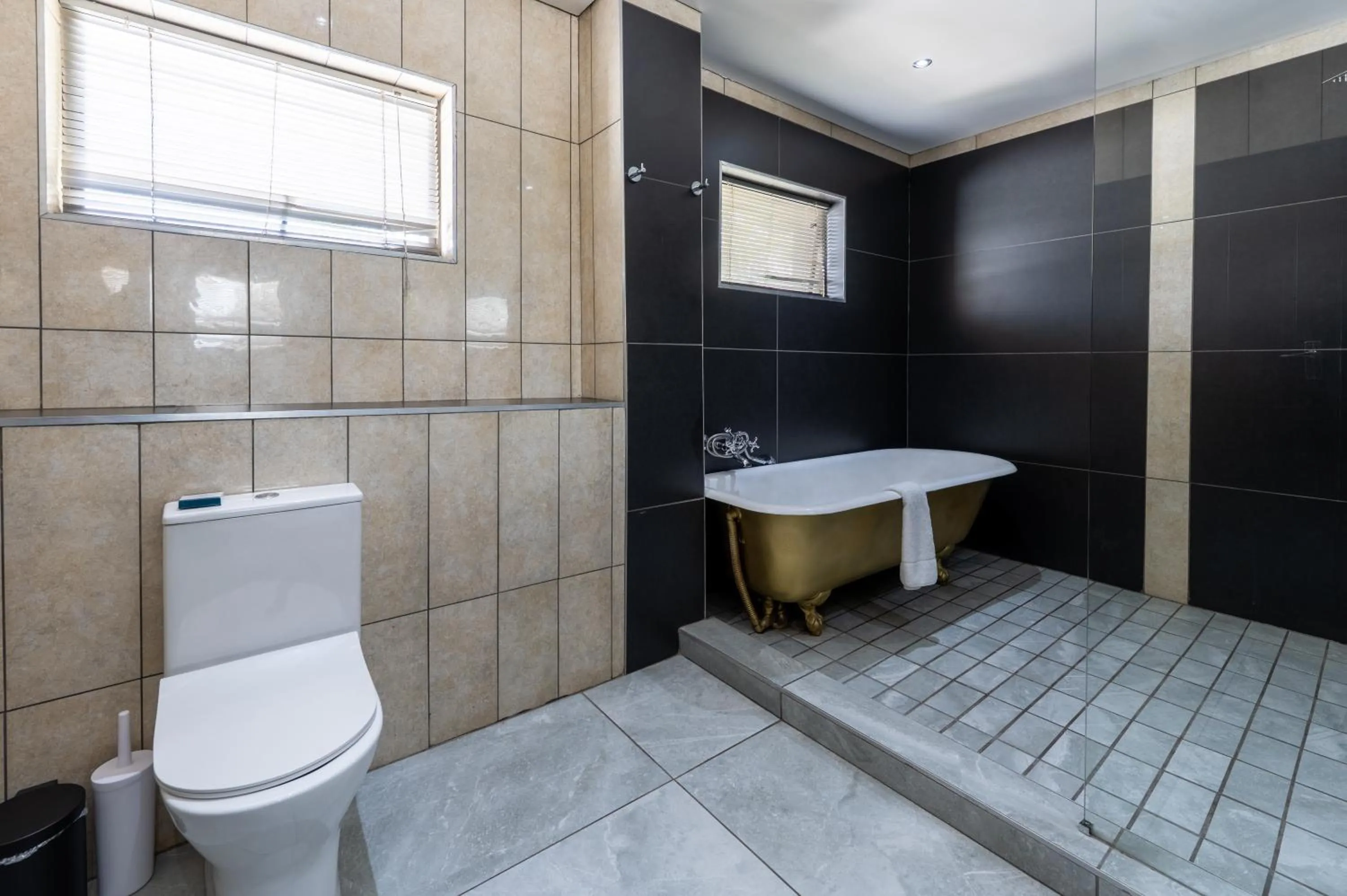 Toilet in ANEW Hotel & Convention Centre OR Tambo Johannesburg