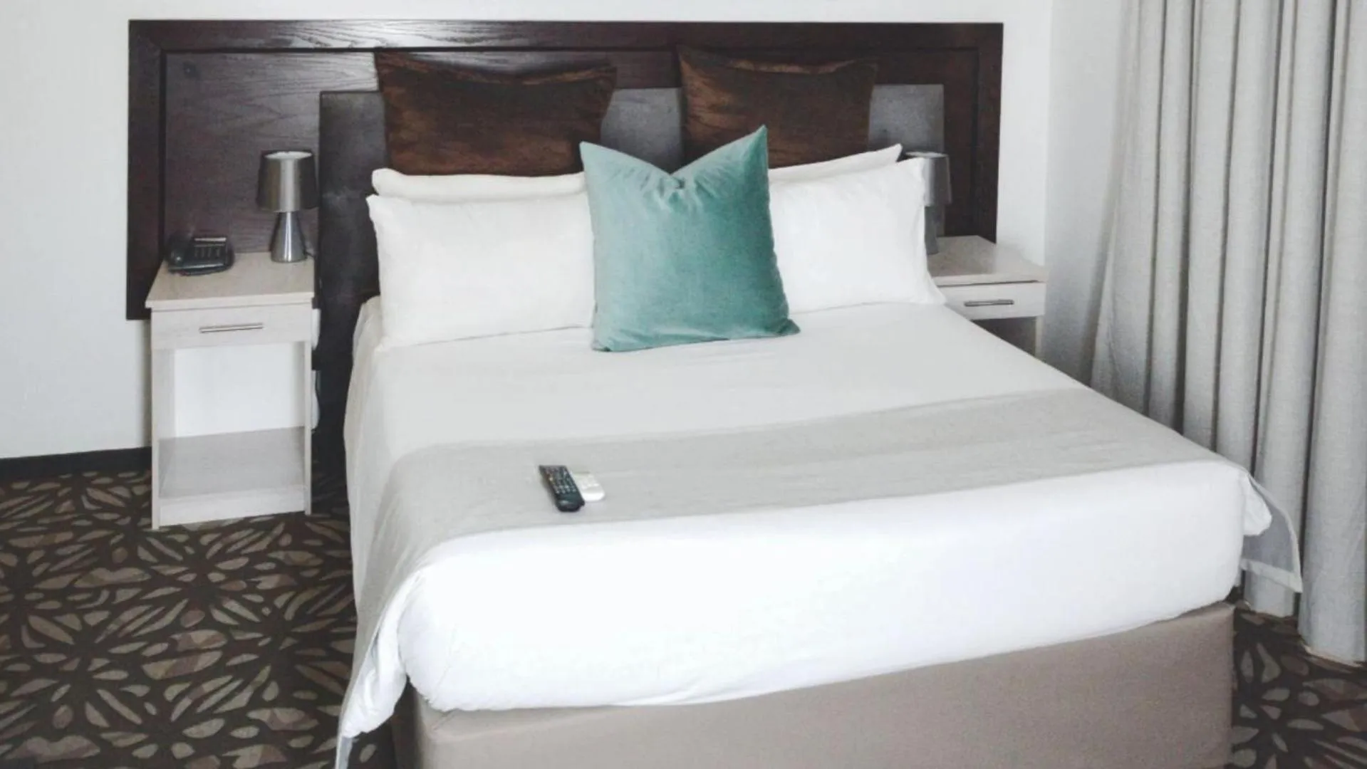 Bed in ANEW Hotel & Convention Centre OR Tambo Johannesburg